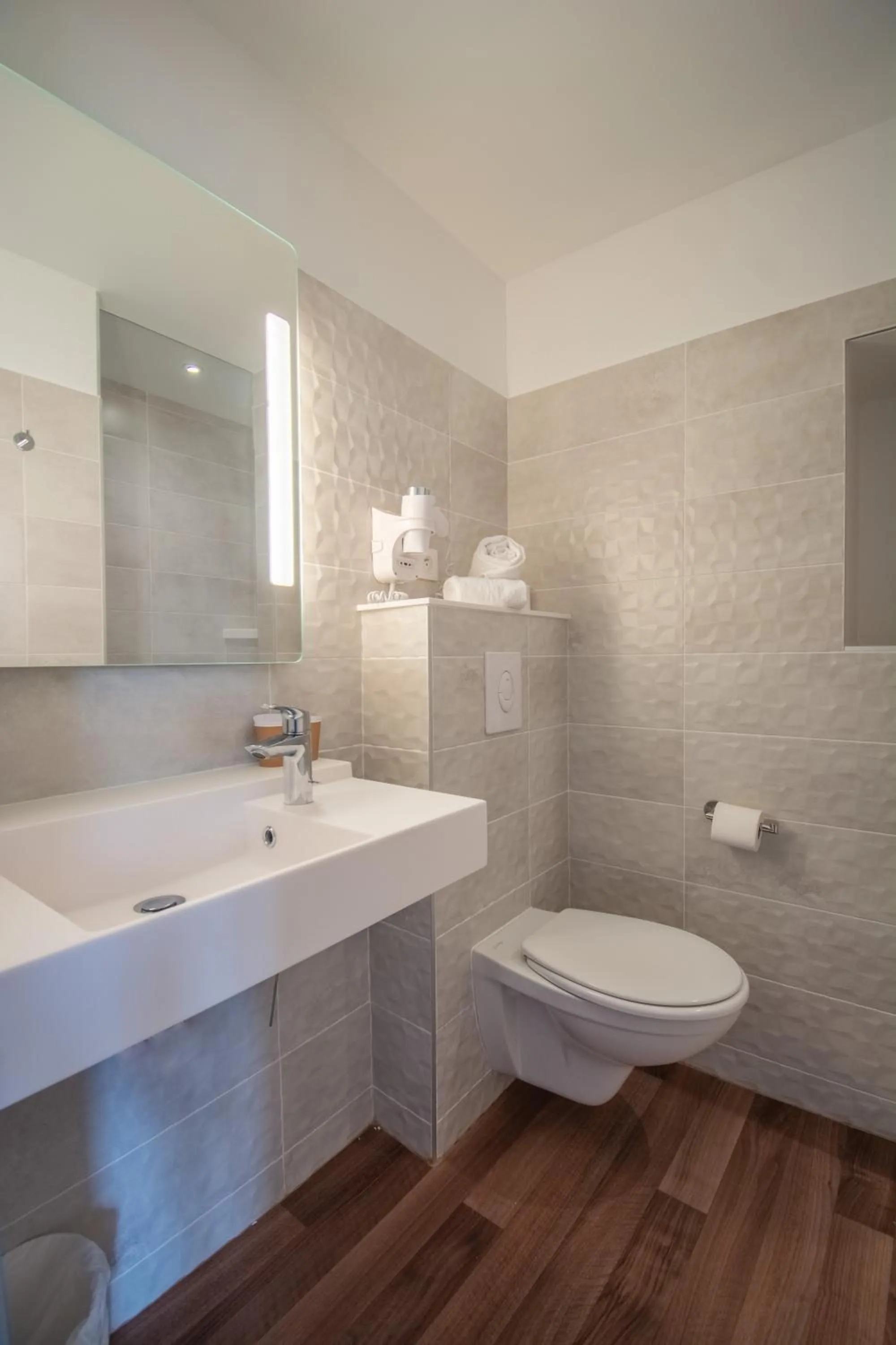 Bathroom in Ibis Styles Toulouse Blagnac Aéroport