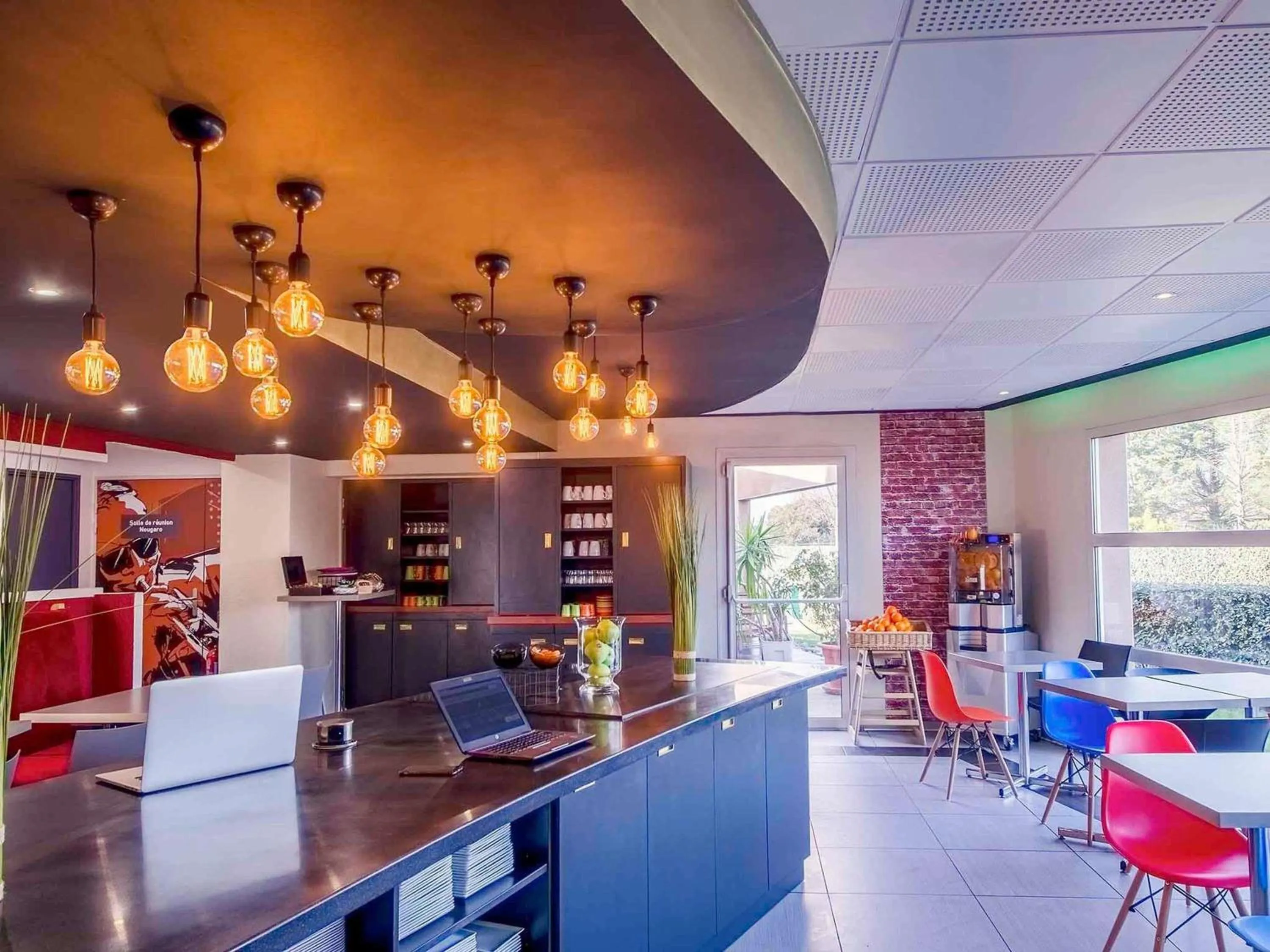 Lounge or bar in Ibis Styles Toulouse Blagnac Aéroport