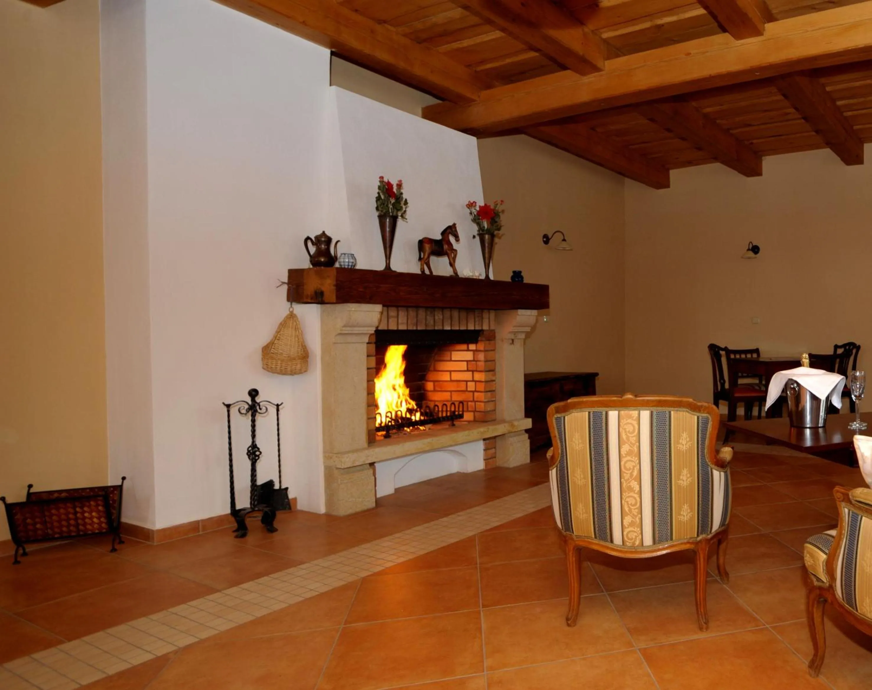 Seating area in Hotelový a jezdecký areál Dvůr Krutěnice