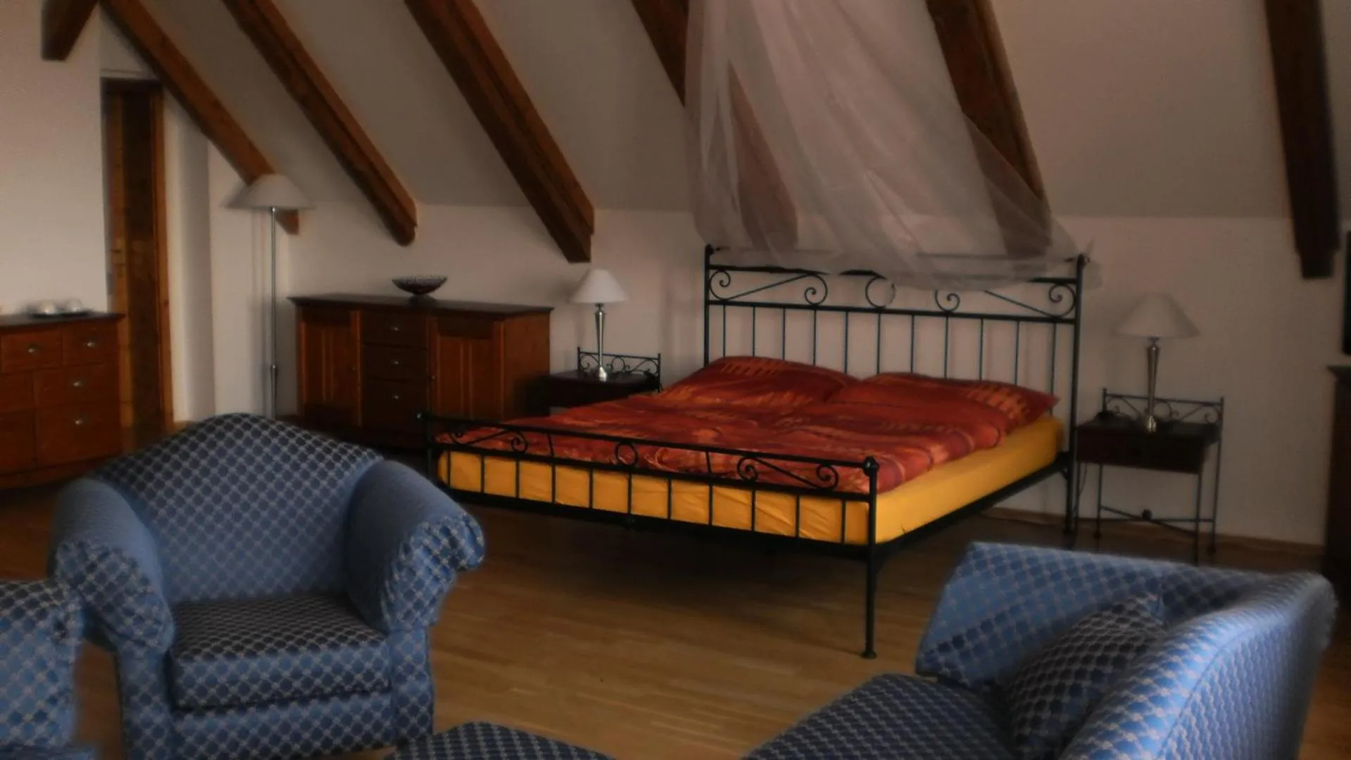 Bed in Hotelový a jezdecký areál Dvůr Krutěnice