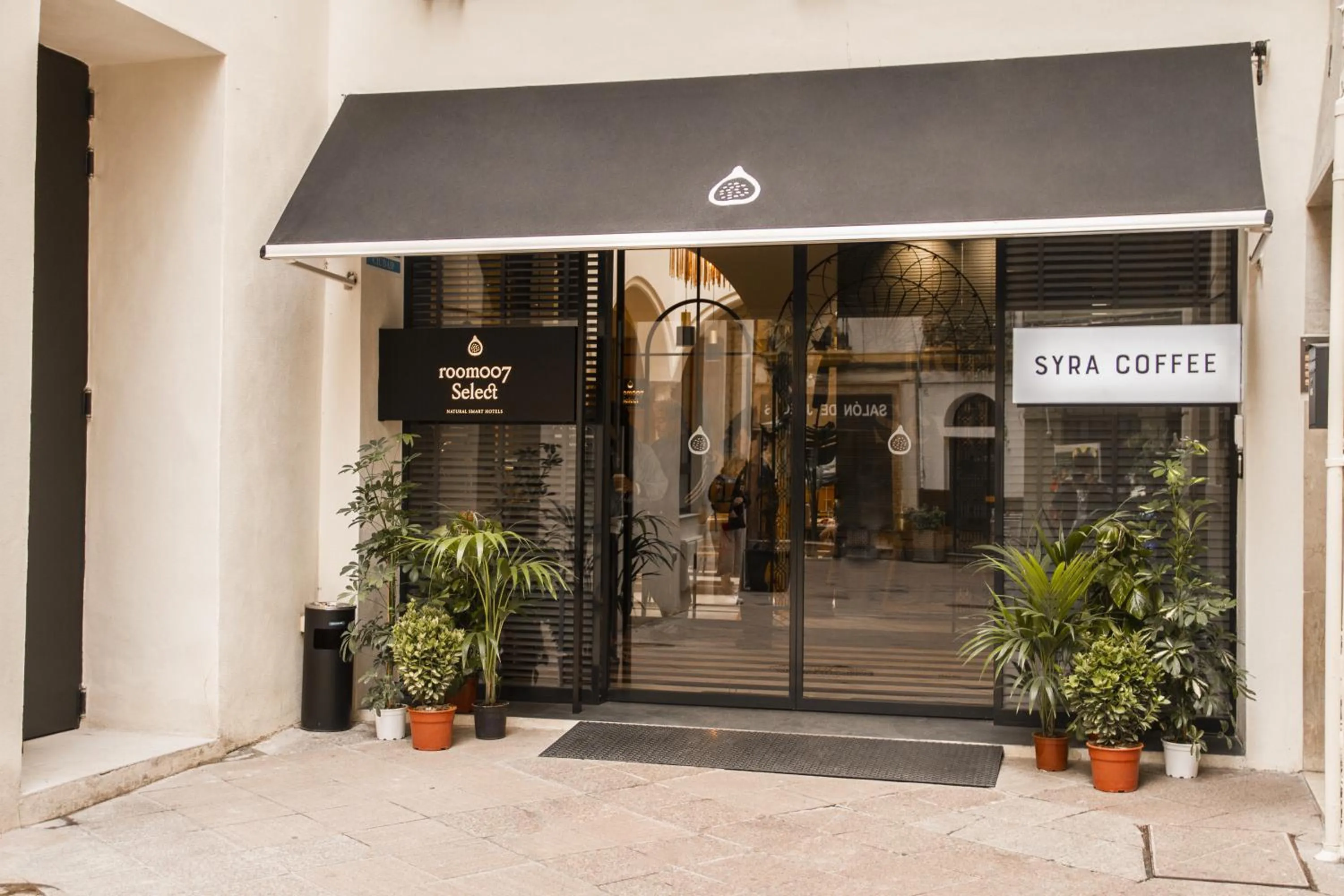 Facade/entrance in room Select Tetuán