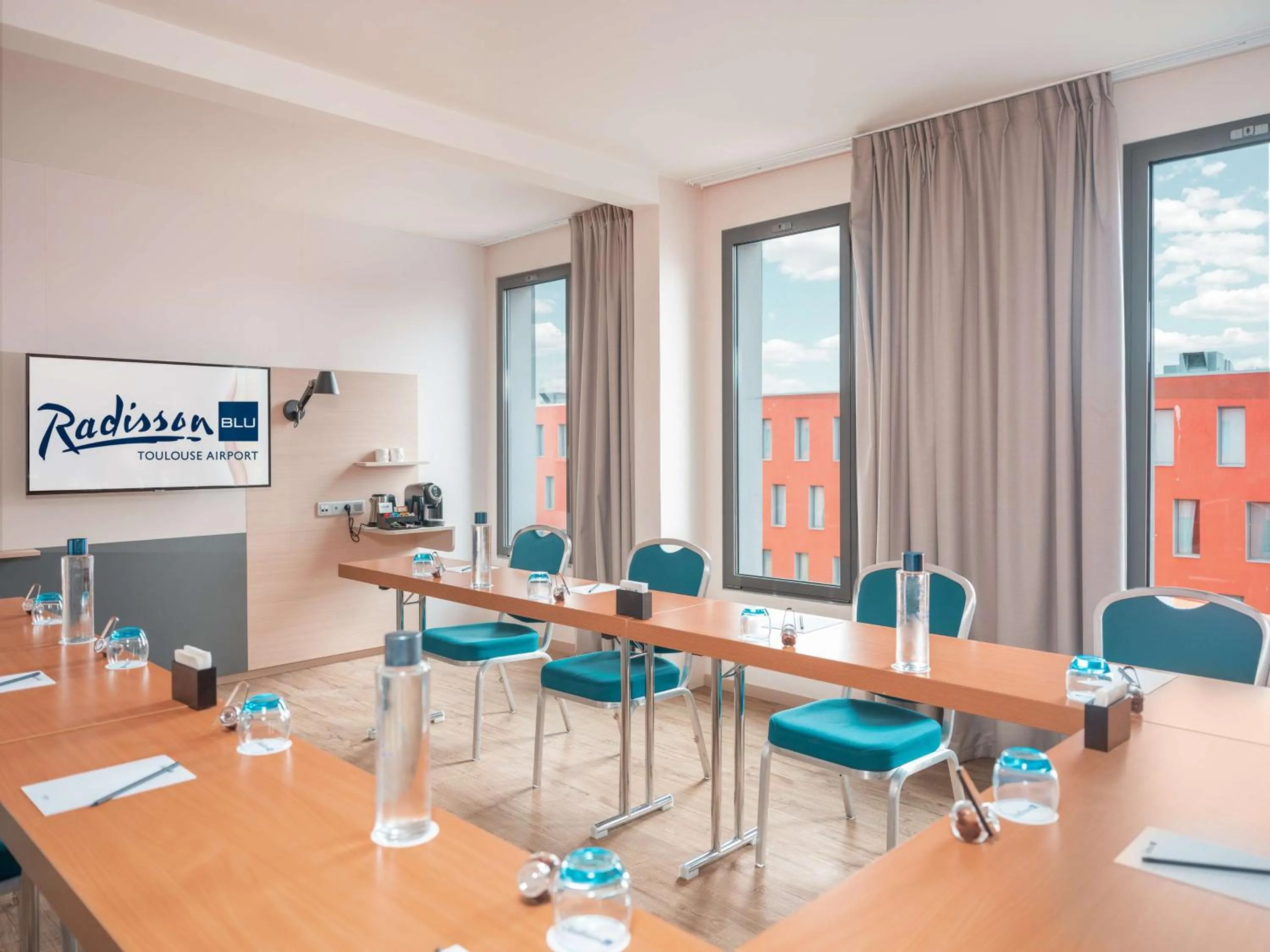 Meeting/conference room in Radisson Blu Hotel Toulouse Airport