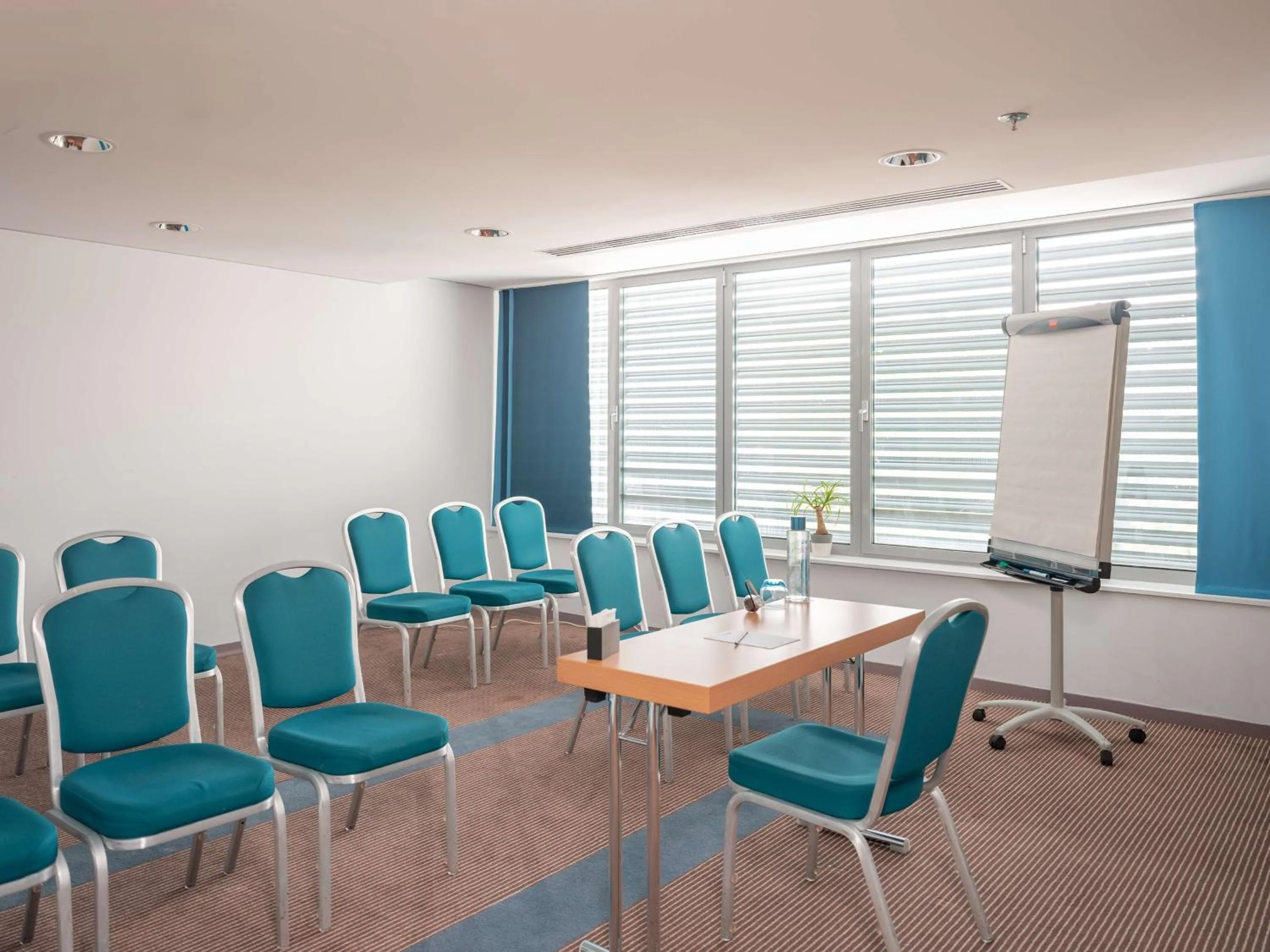 Meeting/conference room in Radisson Blu Hotel Toulouse Airport