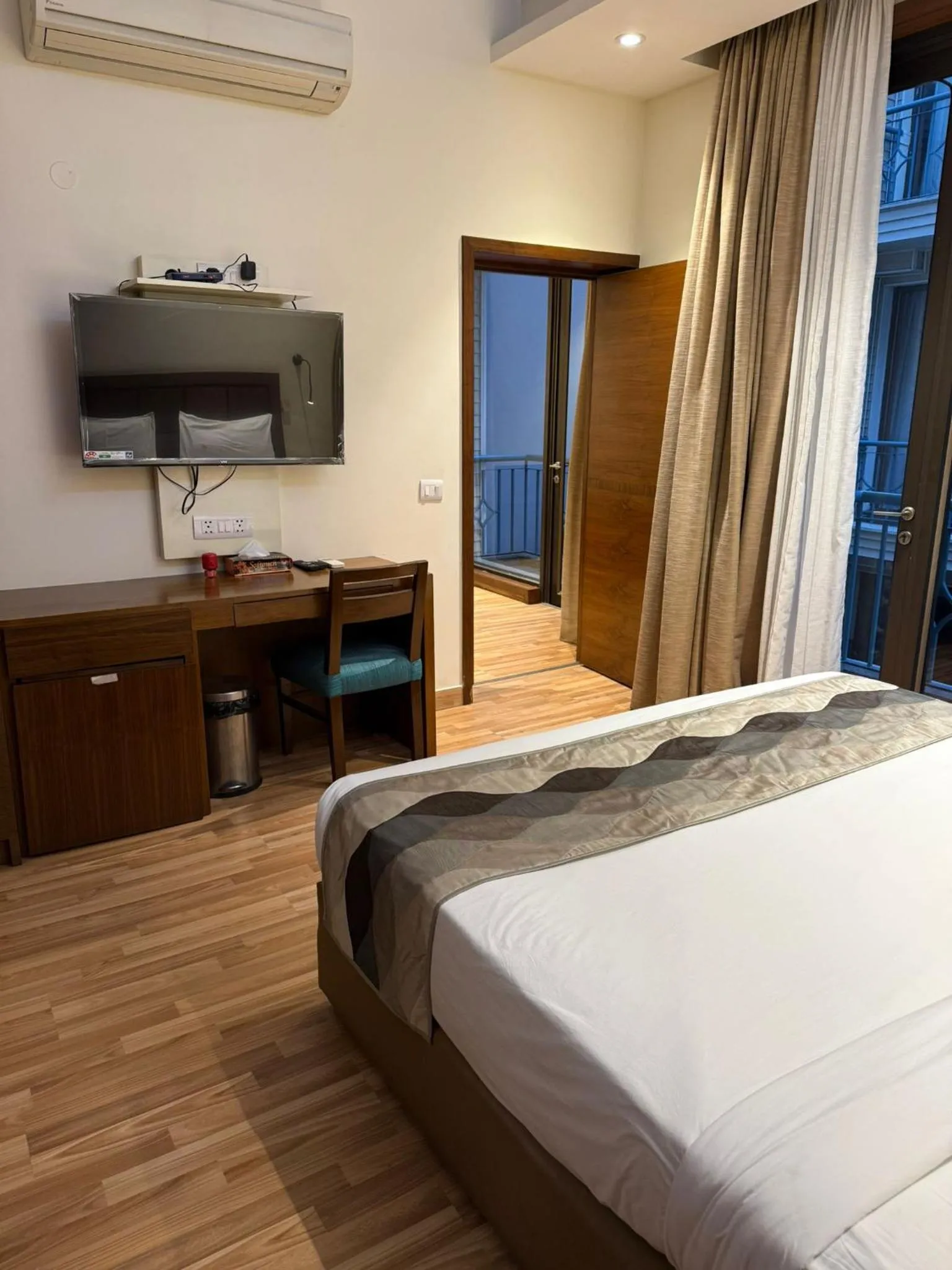 Bedroom, Bed in UDS Villa - Next to VFS, Walking to Connaught Place