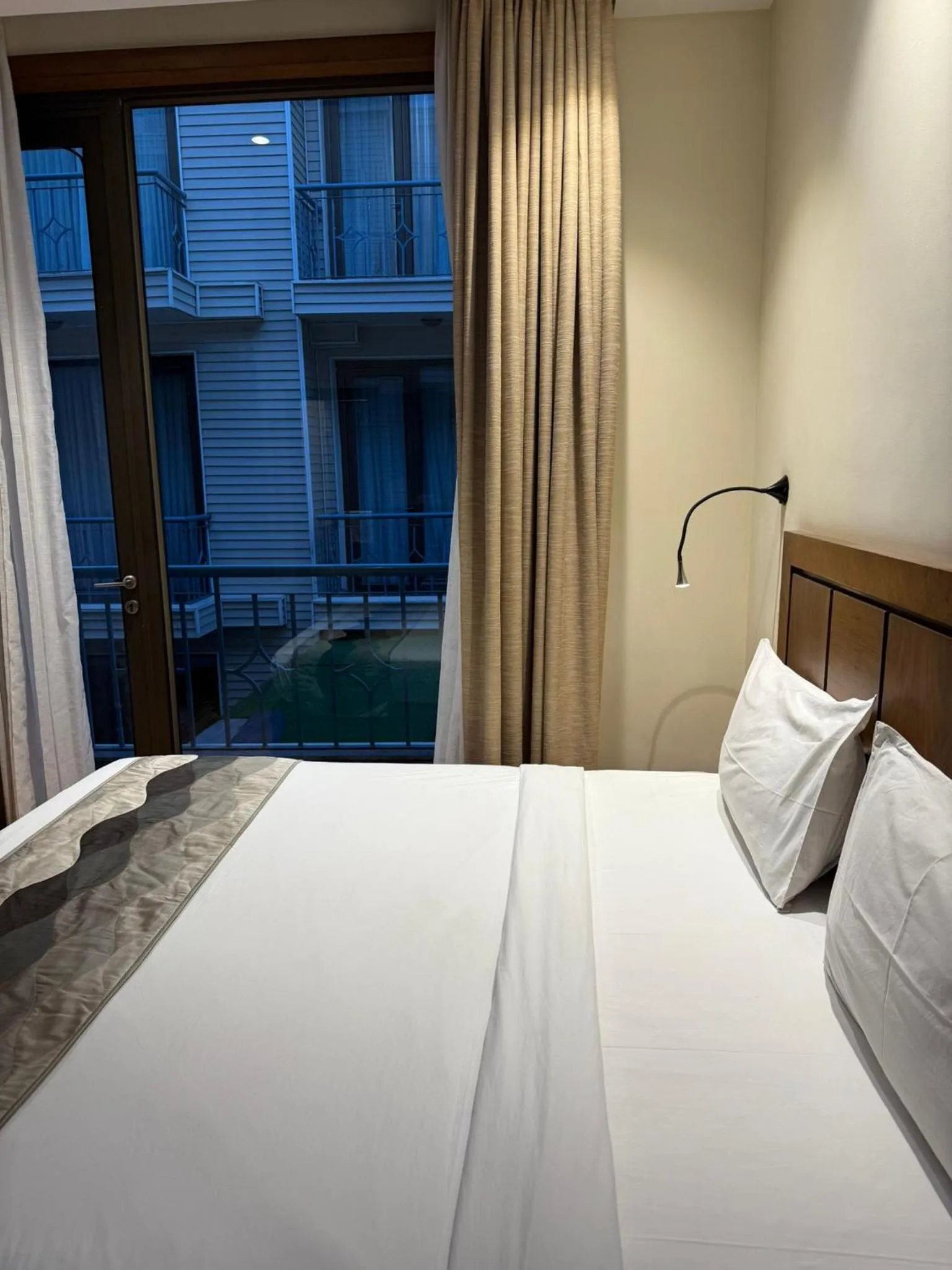 Bed in UDS Villa - Next to VFS, Walking to Connaught Place