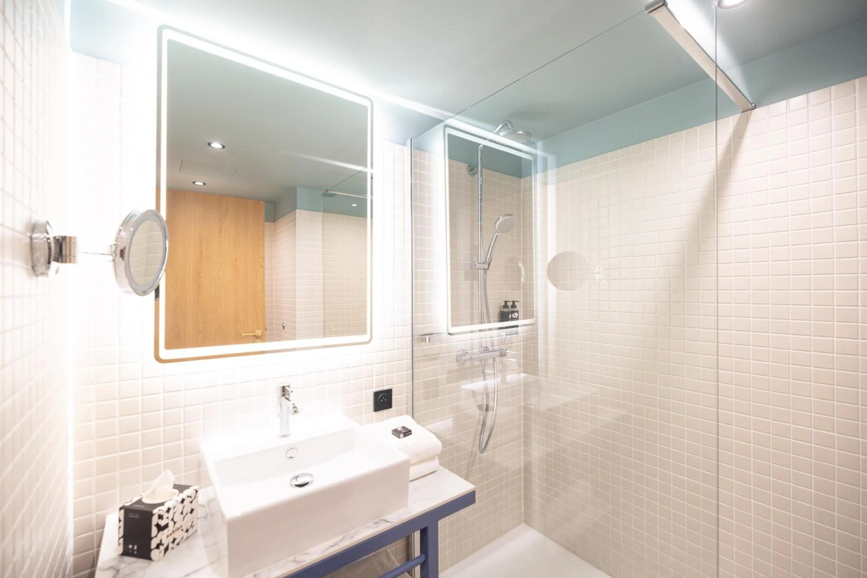 Bathroom in KOPSTER Hotel Residence Paris Ouest Colombes