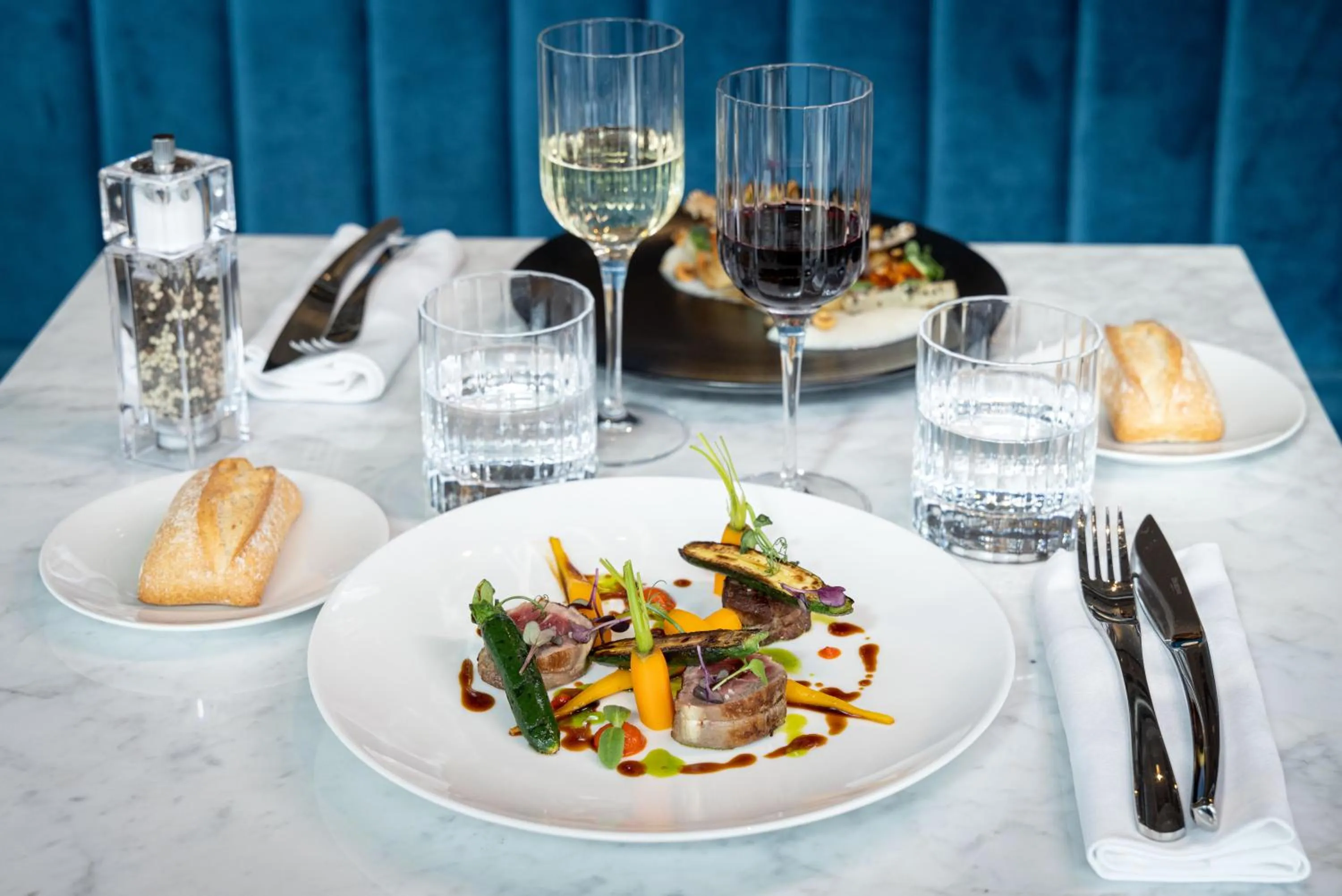 Restaurant/places to eat in KOPSTER Hotel Residence Paris Ouest Colombes