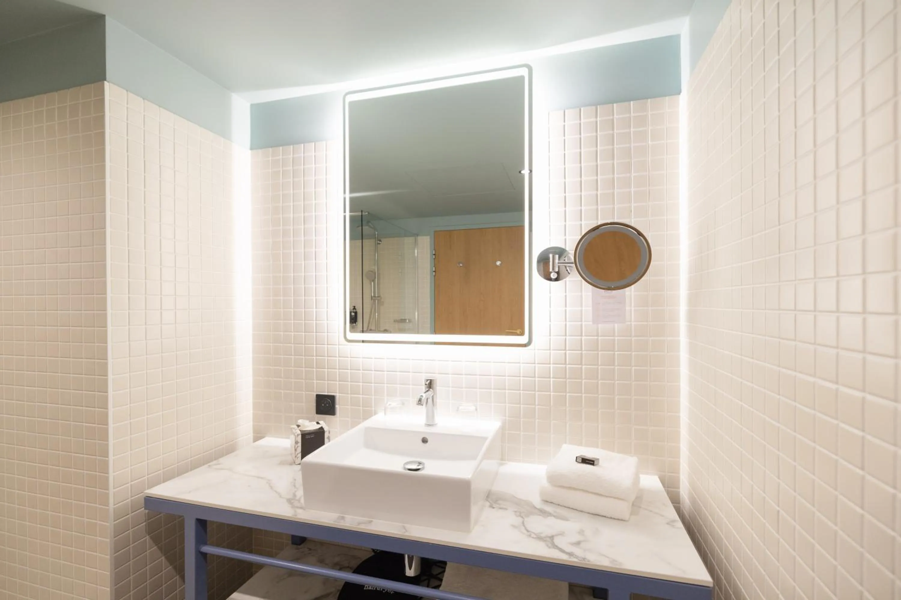 Bathroom in KOPSTER Hotel Residence Paris Ouest Colombes