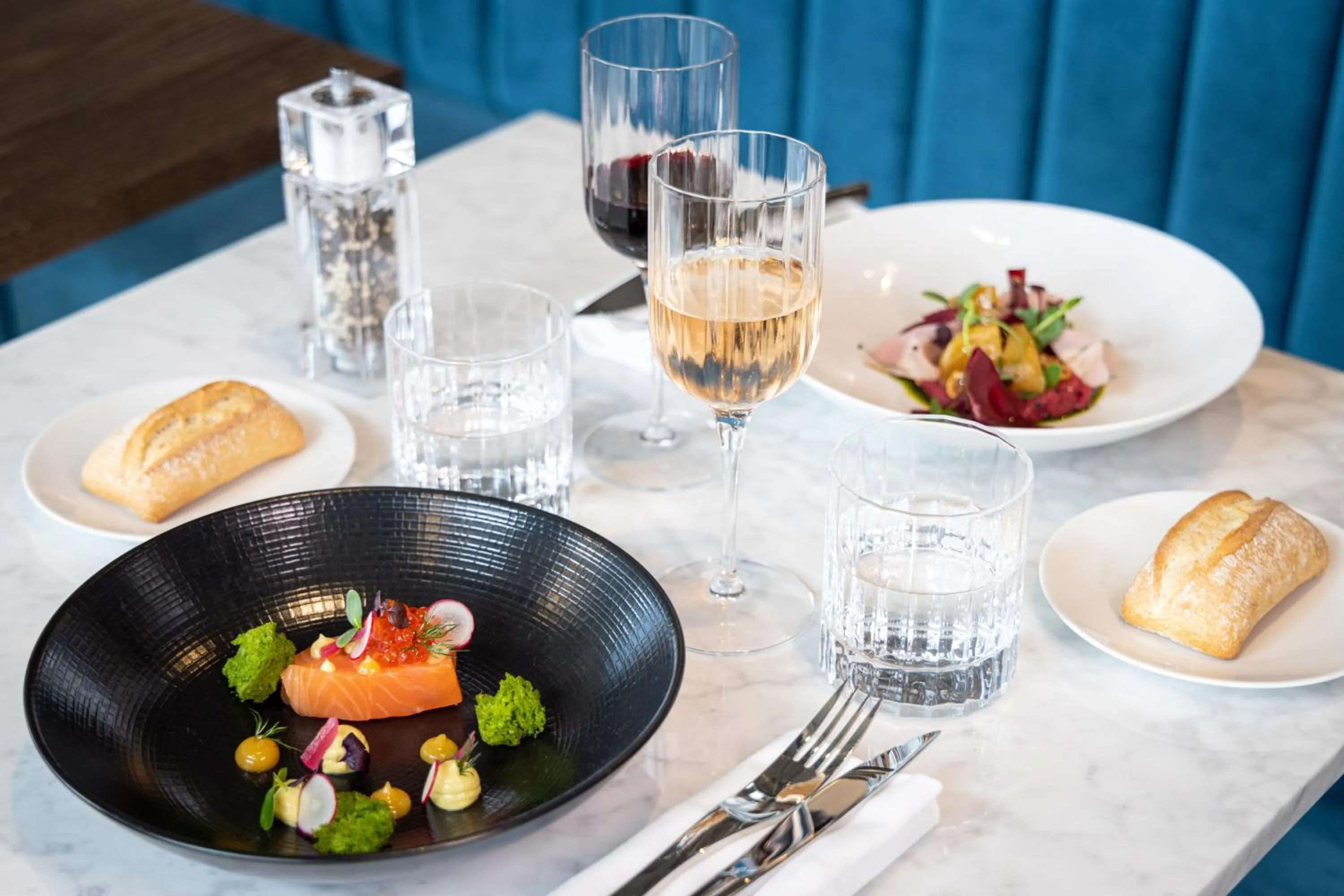 Restaurant/places to eat in KOPSTER Hotel Residence Paris Ouest Colombes