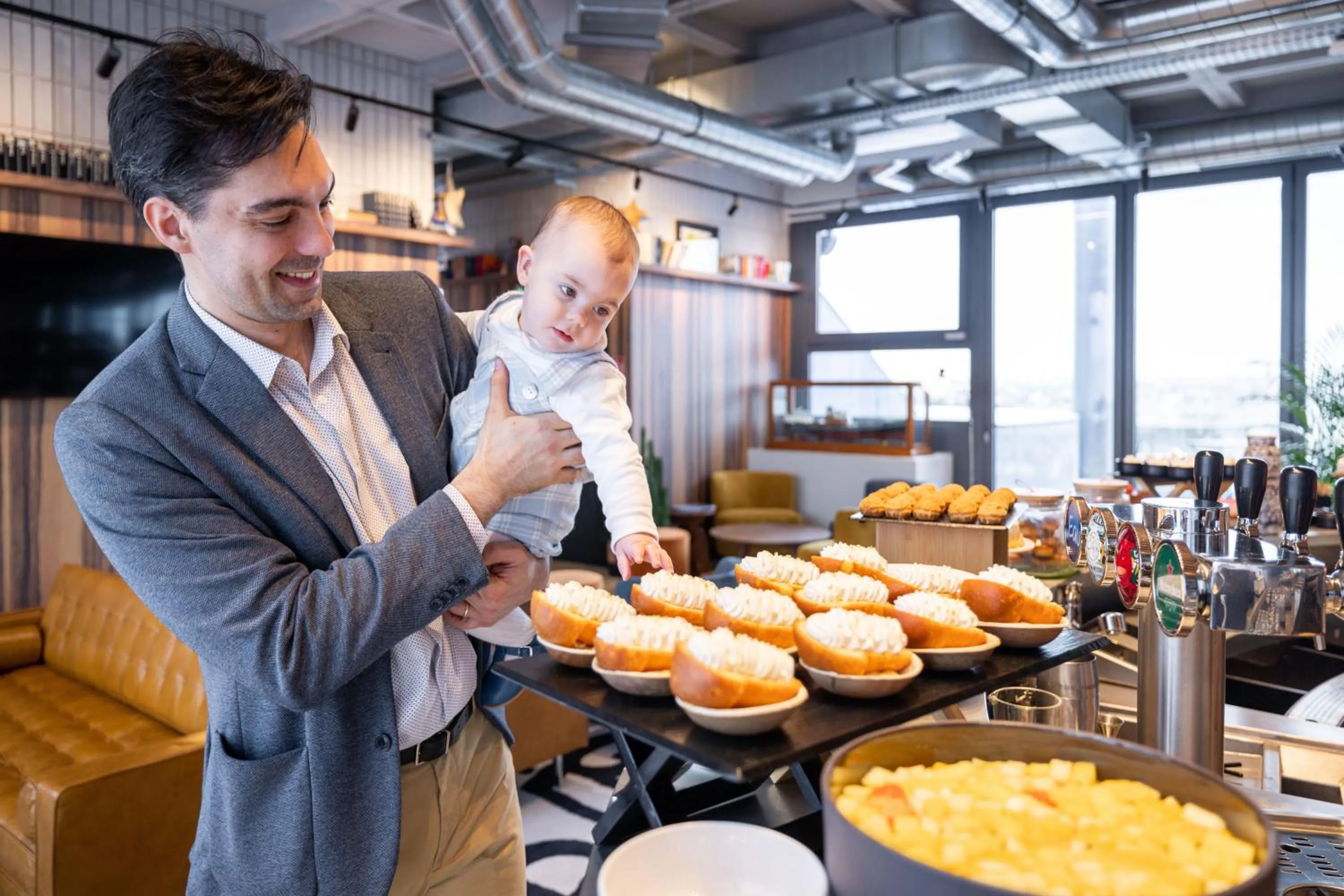 Food and drinks in KOPSTER Hotel Residence Paris Ouest Colombes