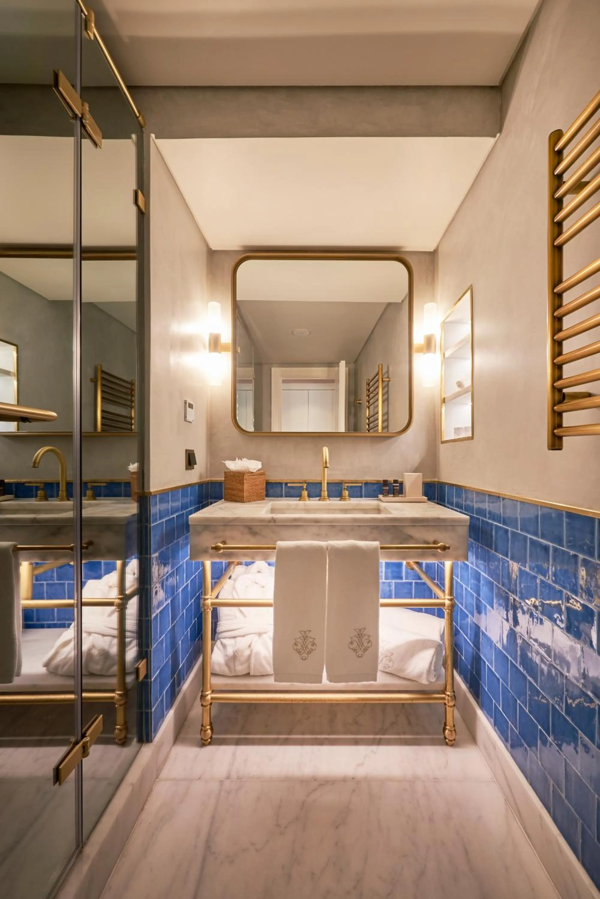 Bathroom, Bed in Palácio Ludovice Wine Experience Hotel