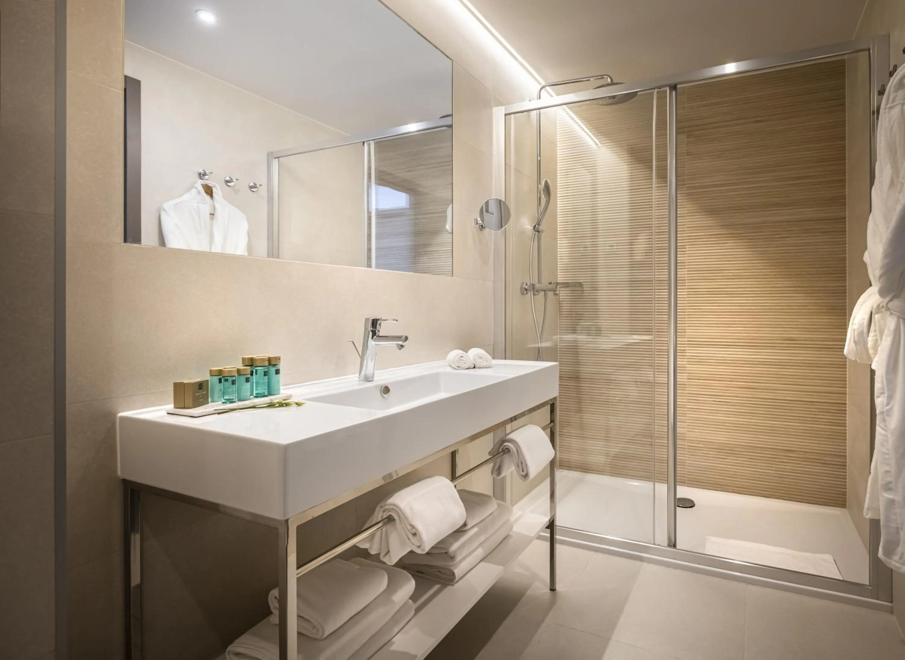 Shower in Aminess Laurel Khalani Hotel