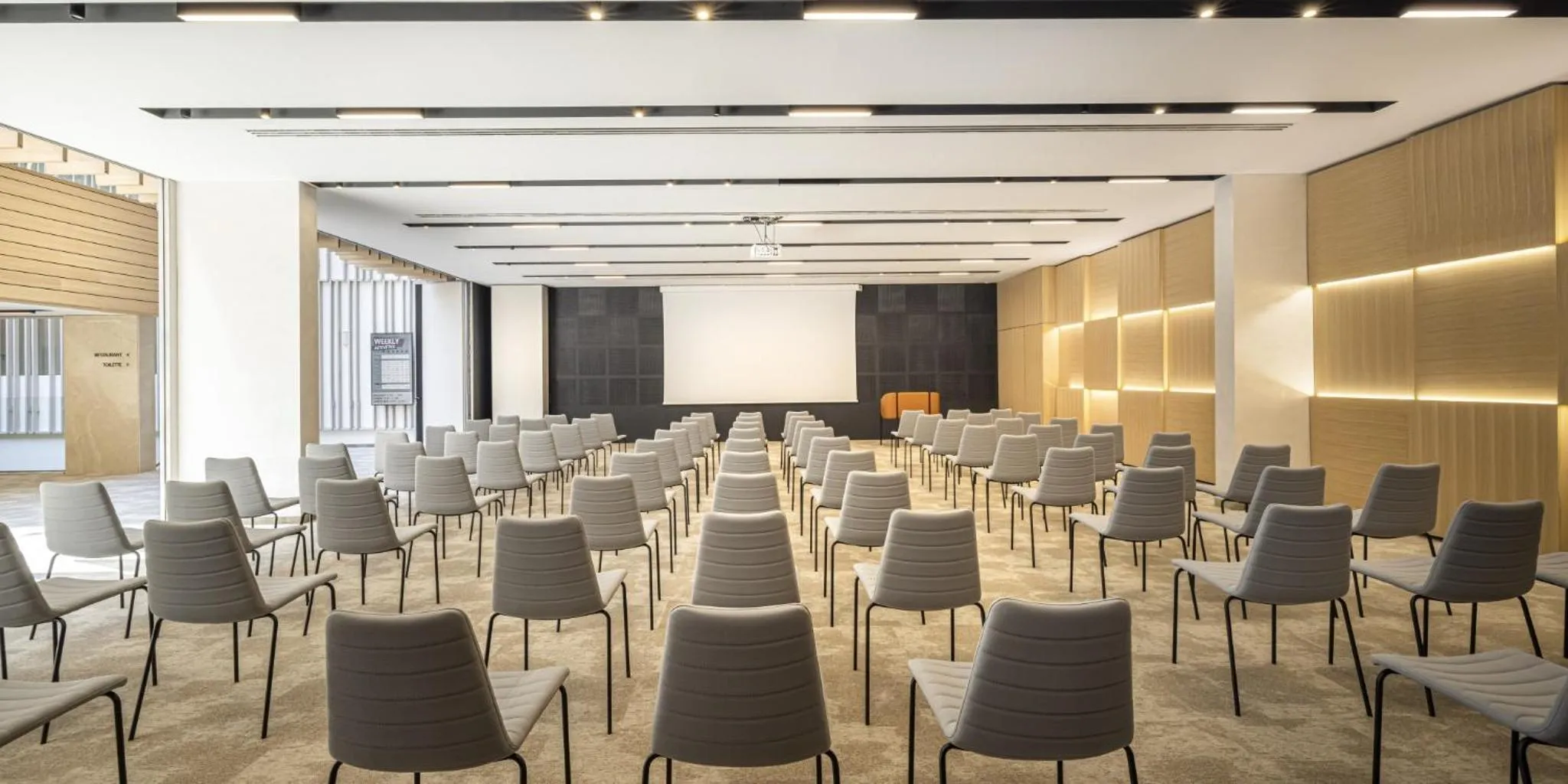 Business facilities in Aminess Laurel Khalani Hotel