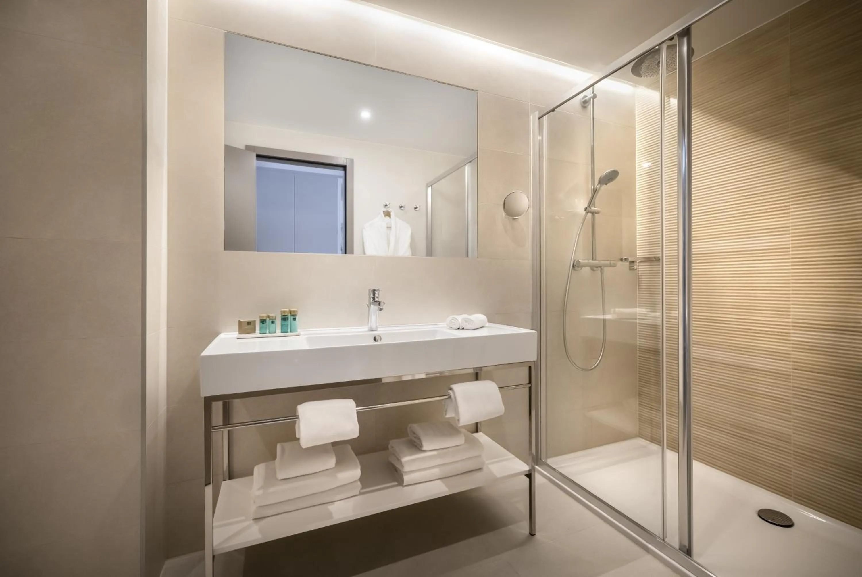 Shower in Aminess Laurel Khalani Hotel