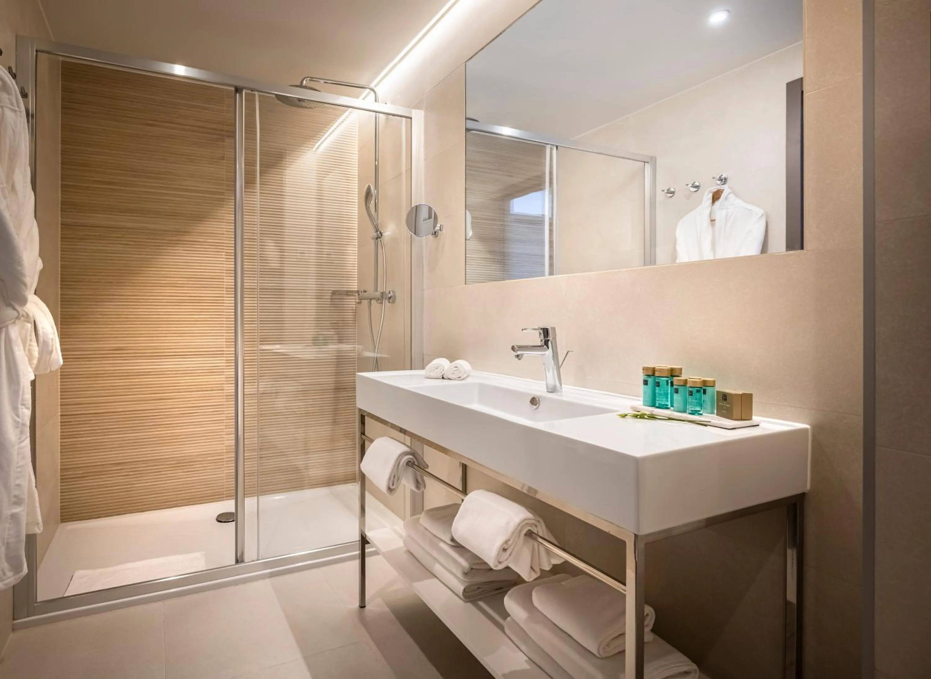 Shower in Aminess Laurel Khalani Hotel