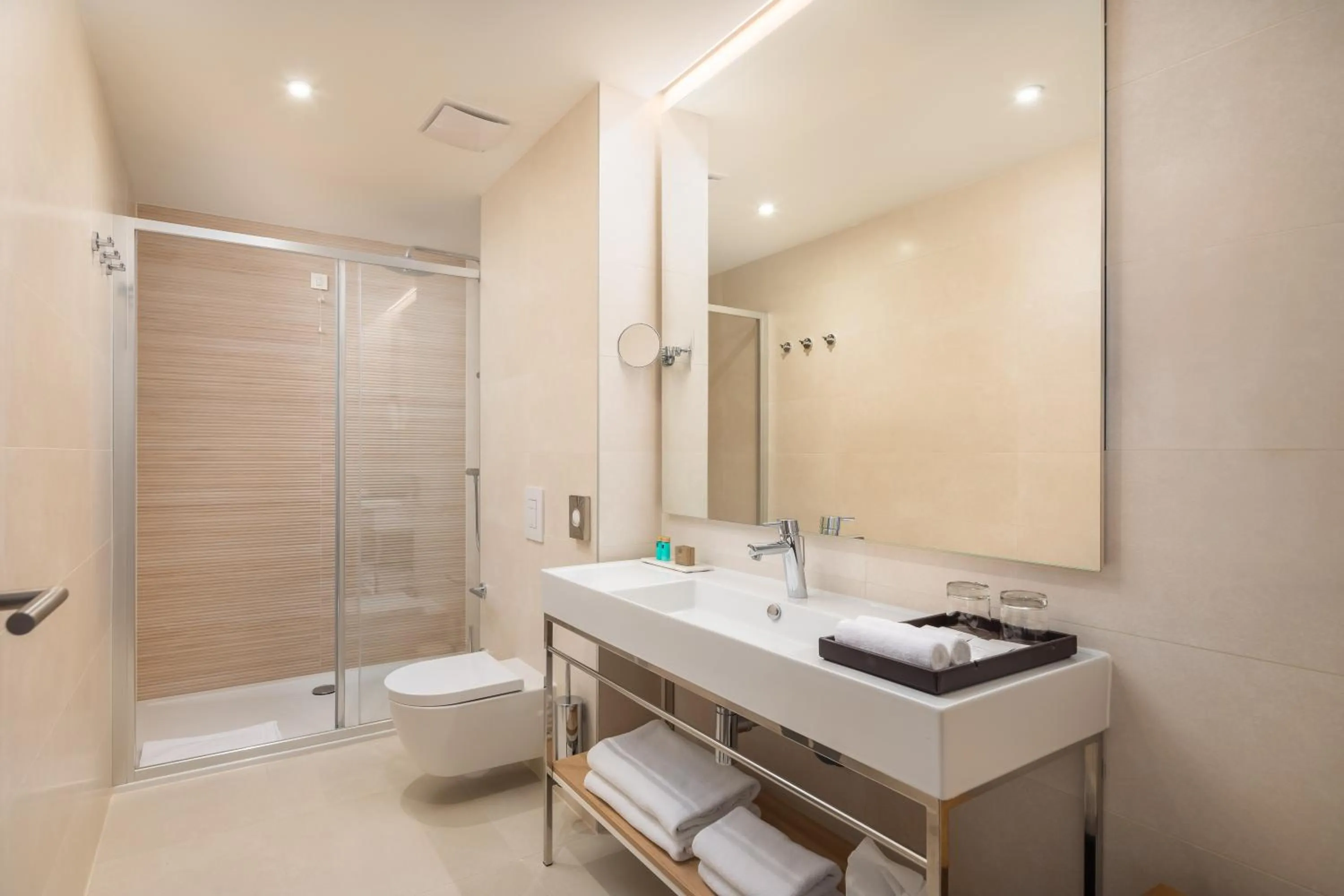 Shower in Aminess Laurel Khalani Hotel