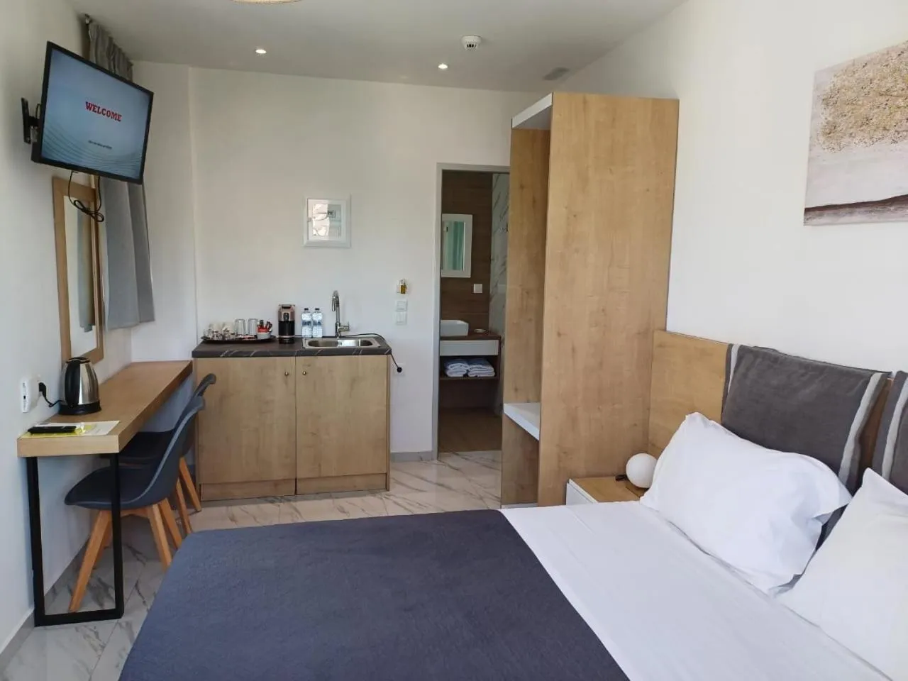 Bed in Deluxe City Hotel