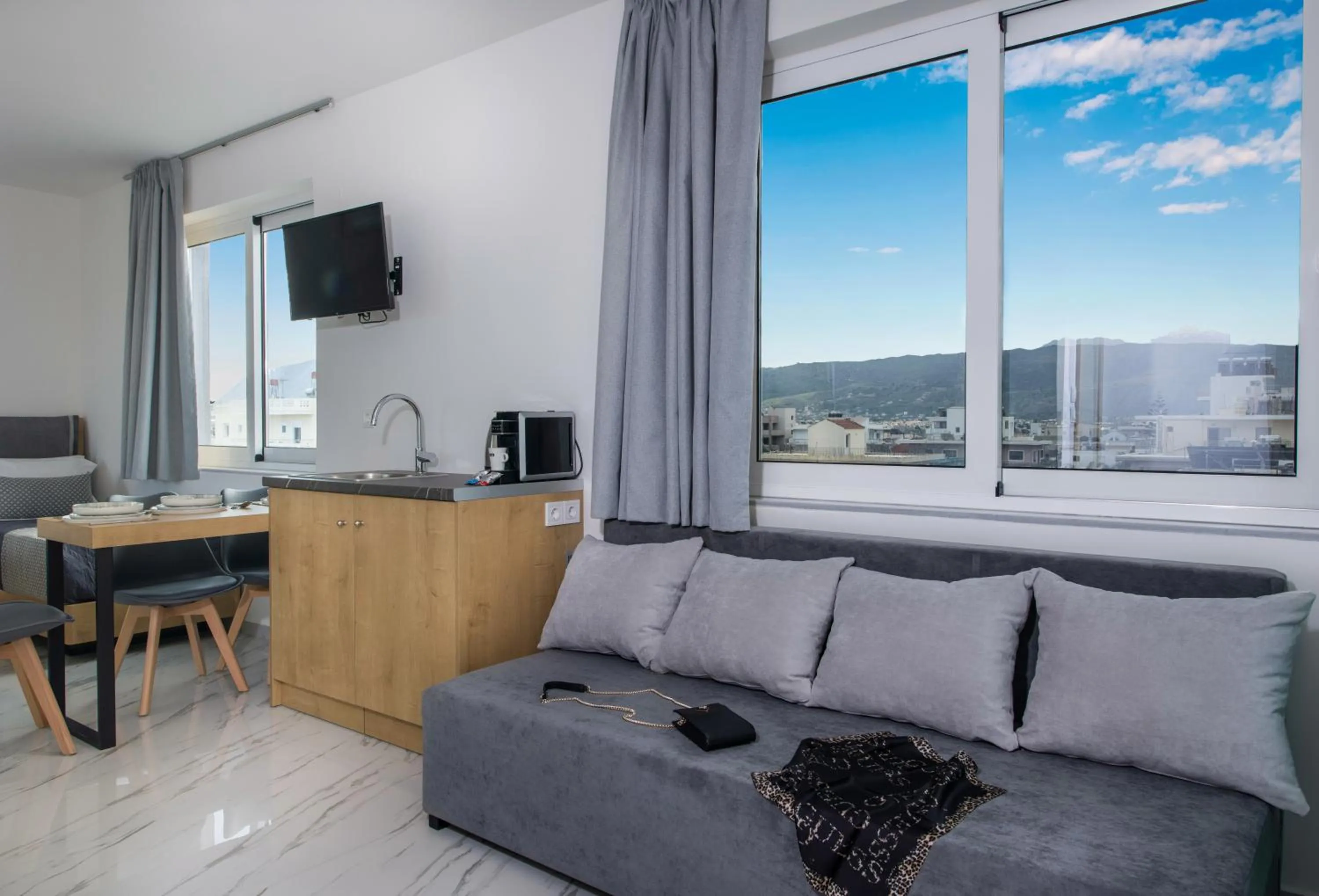 Seating area in Deluxe City Hotel