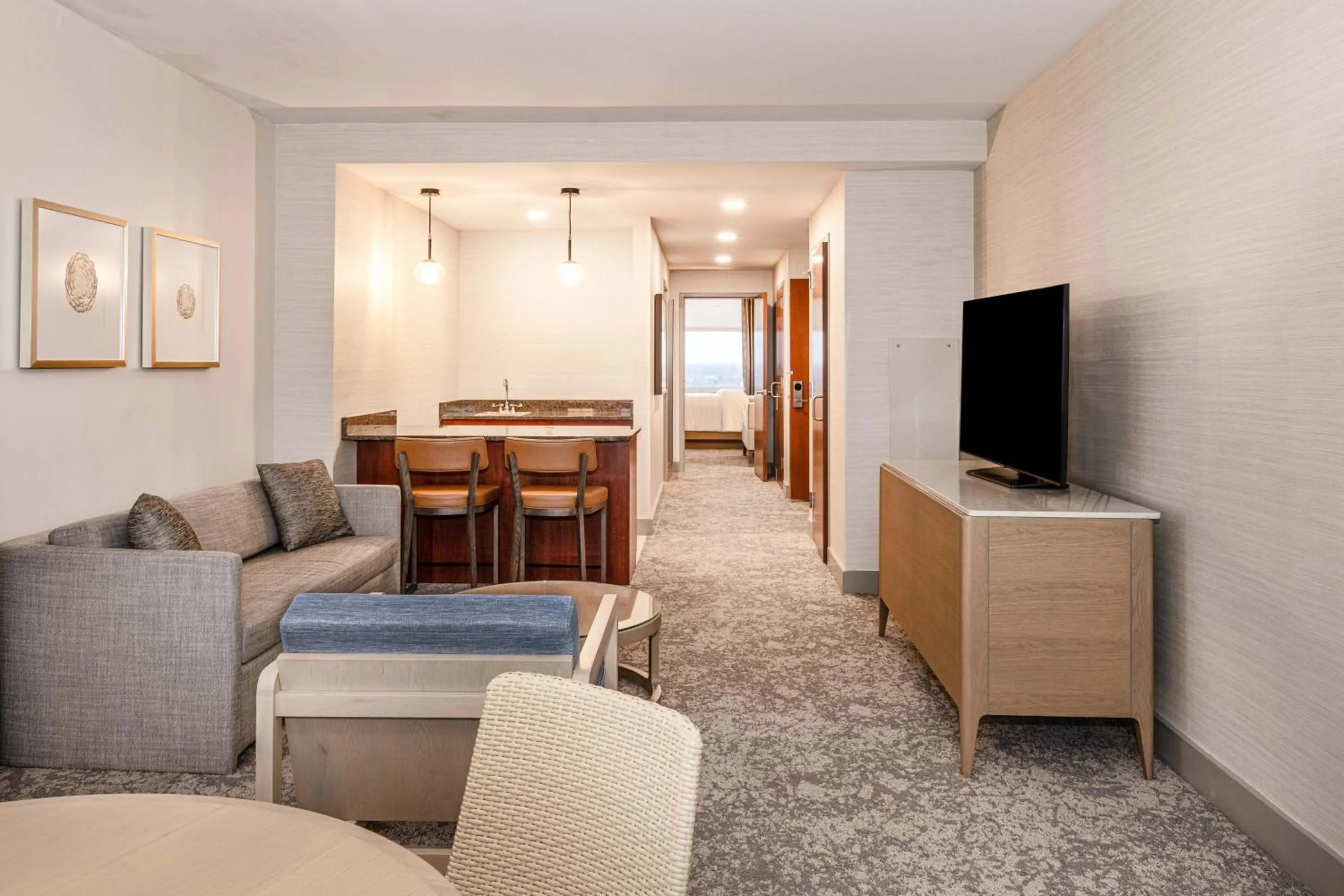 Lounge or bar in The Westin Chicago Lombard