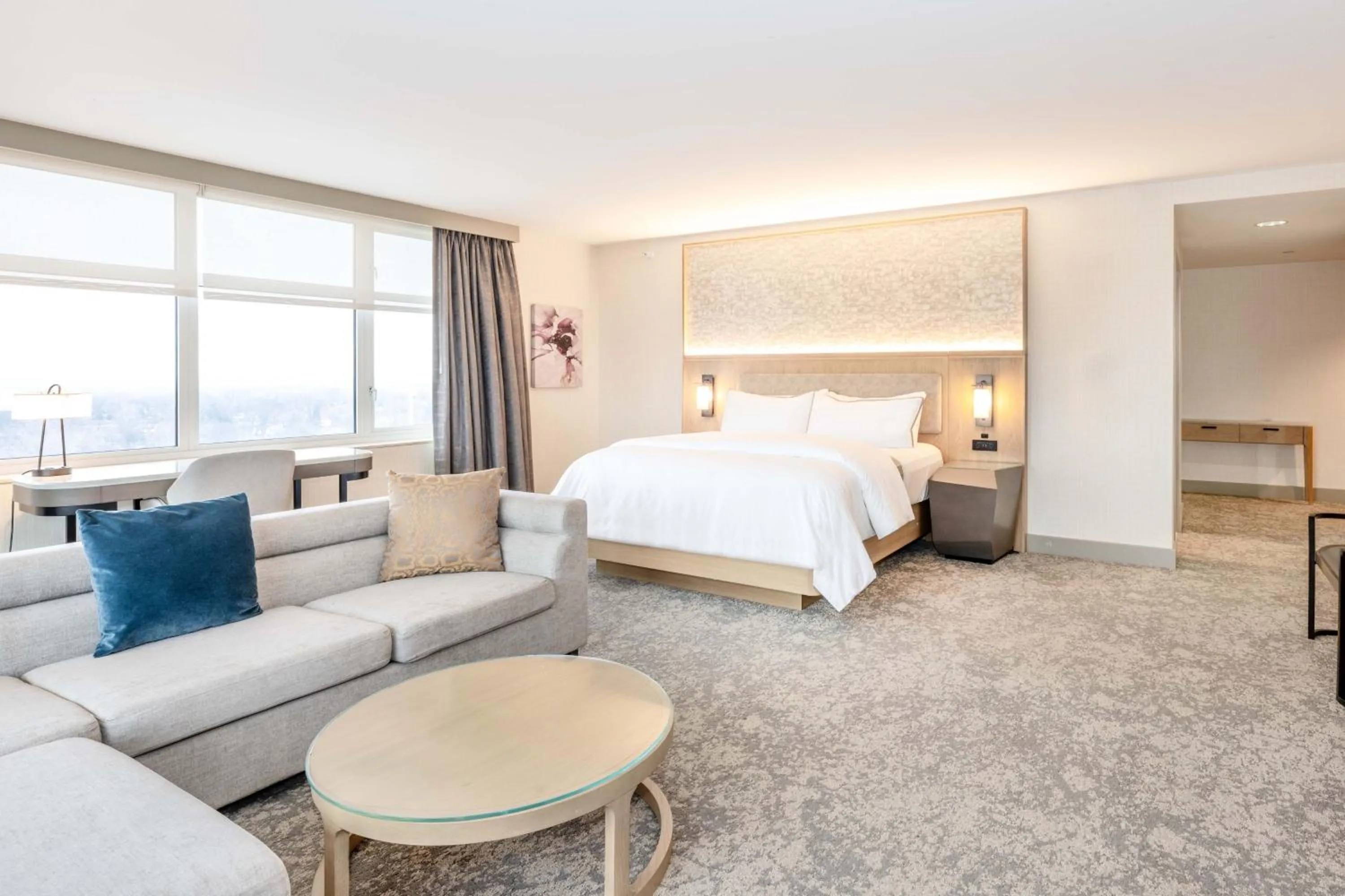 Photo of the whole room, Bed in The Westin Chicago Lombard