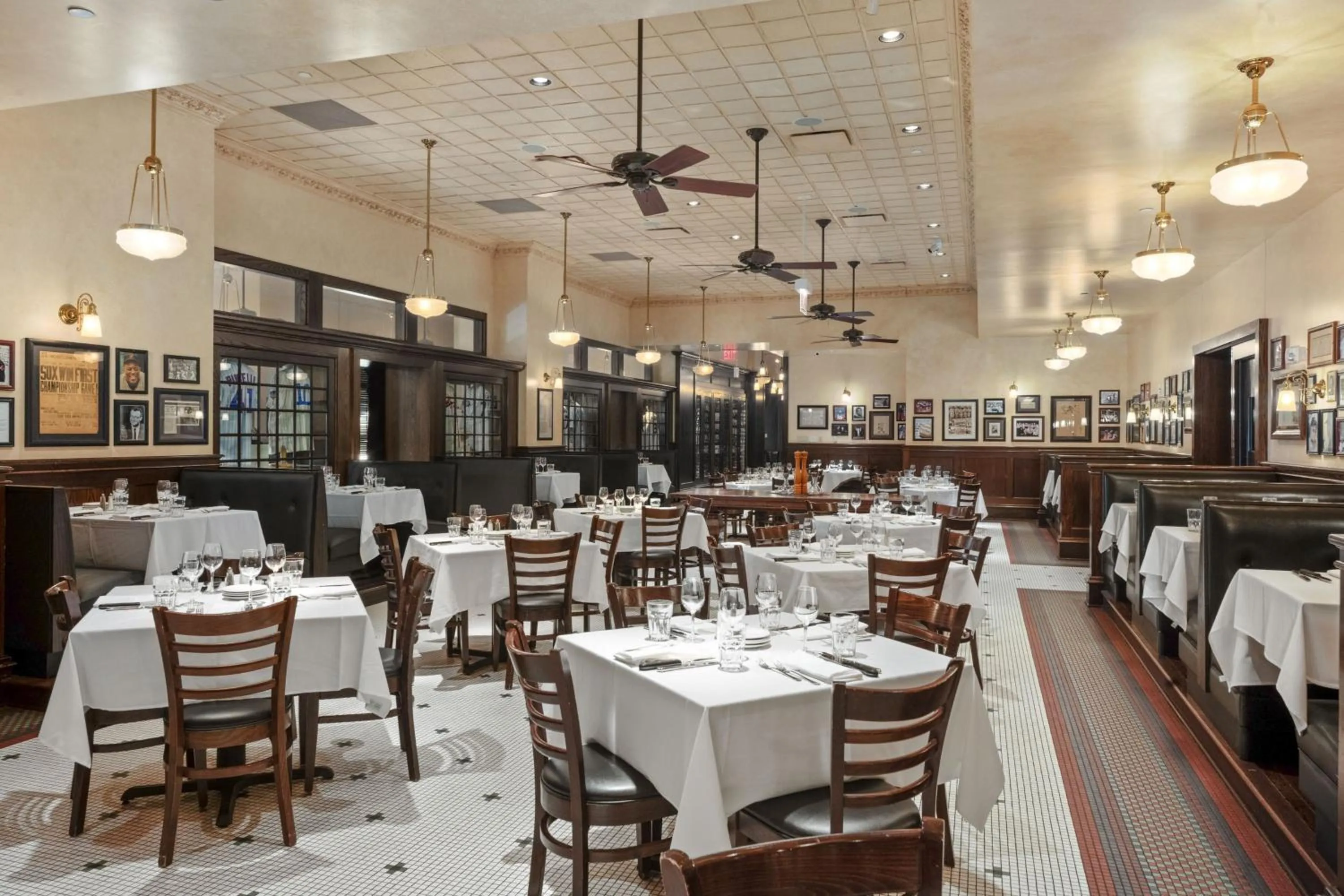 Restaurant/places to eat in The Westin Chicago Lombard