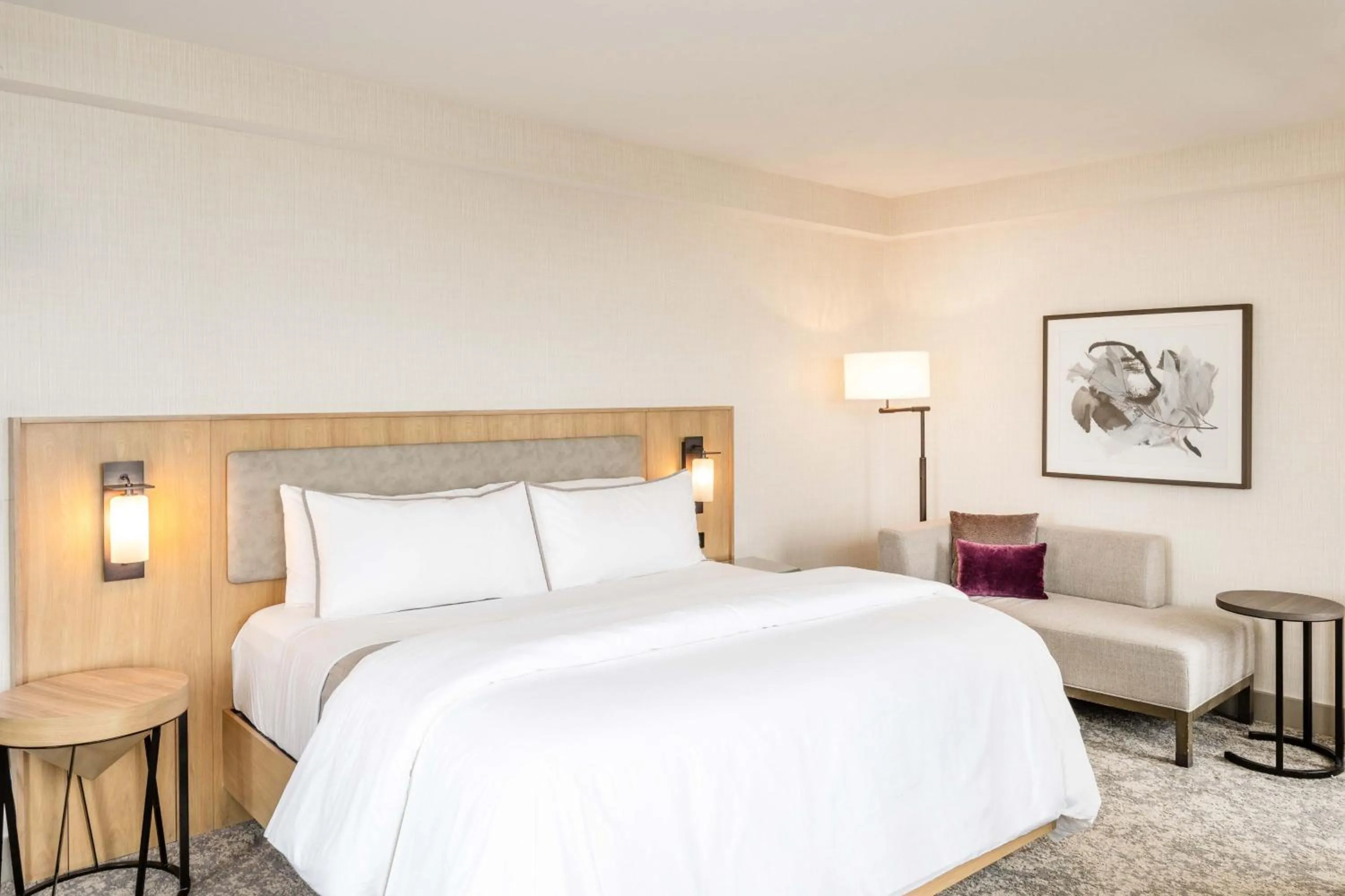 Photo of the whole room, Bed in The Westin Chicago Lombard