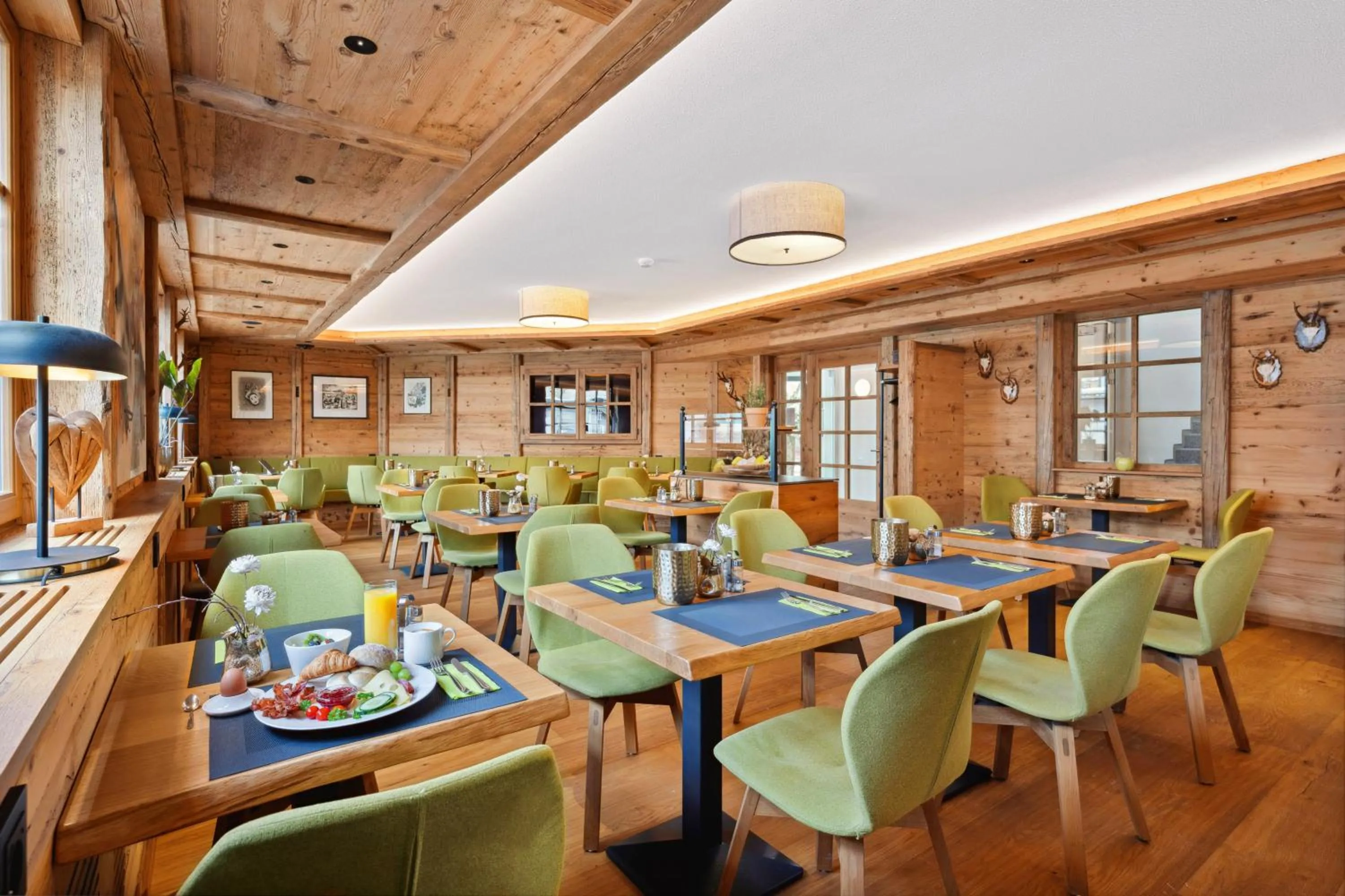 Restaurant/places to eat in Hotel Zeppelin