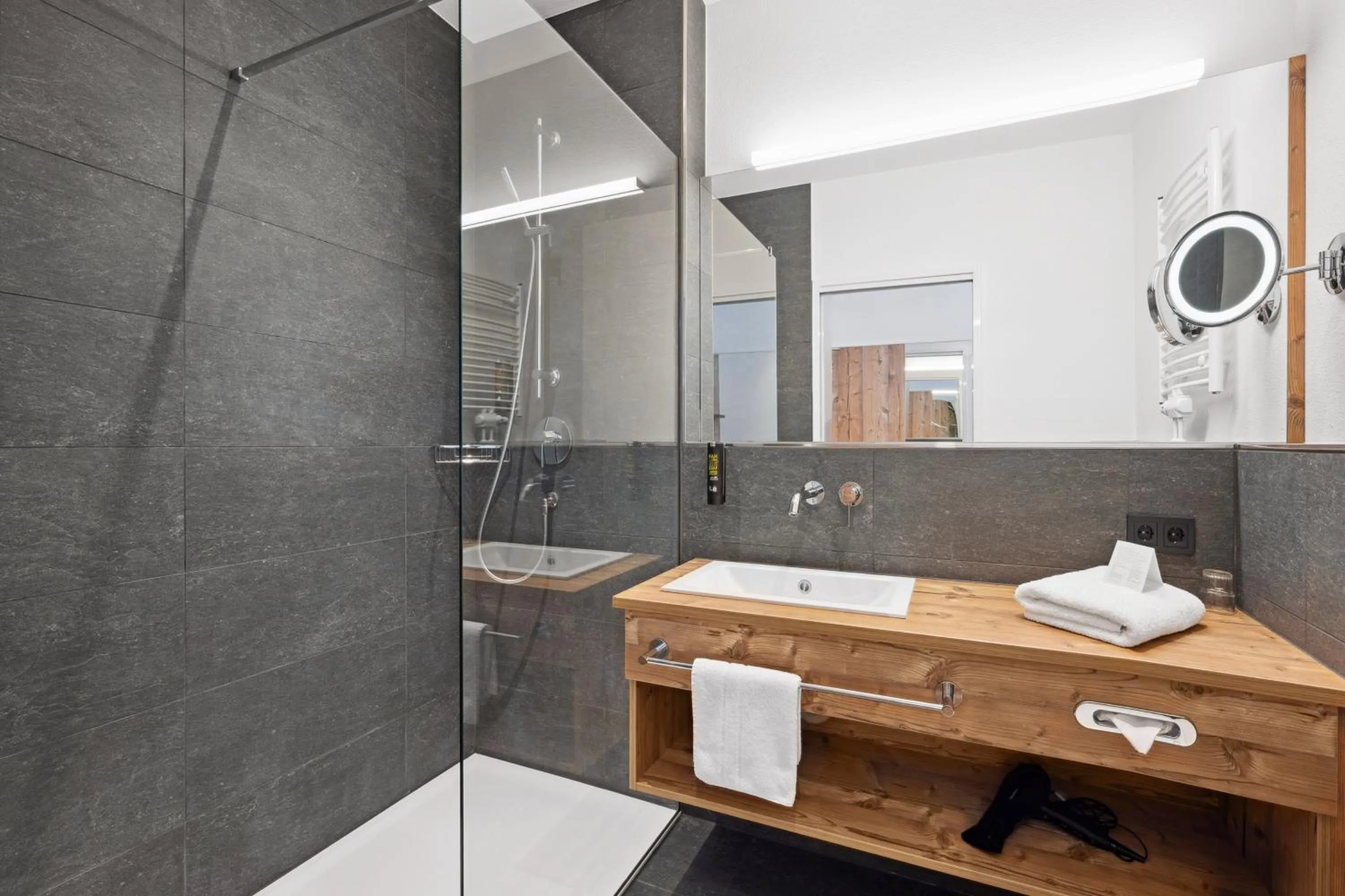 Shower in Hotel Zeppelin