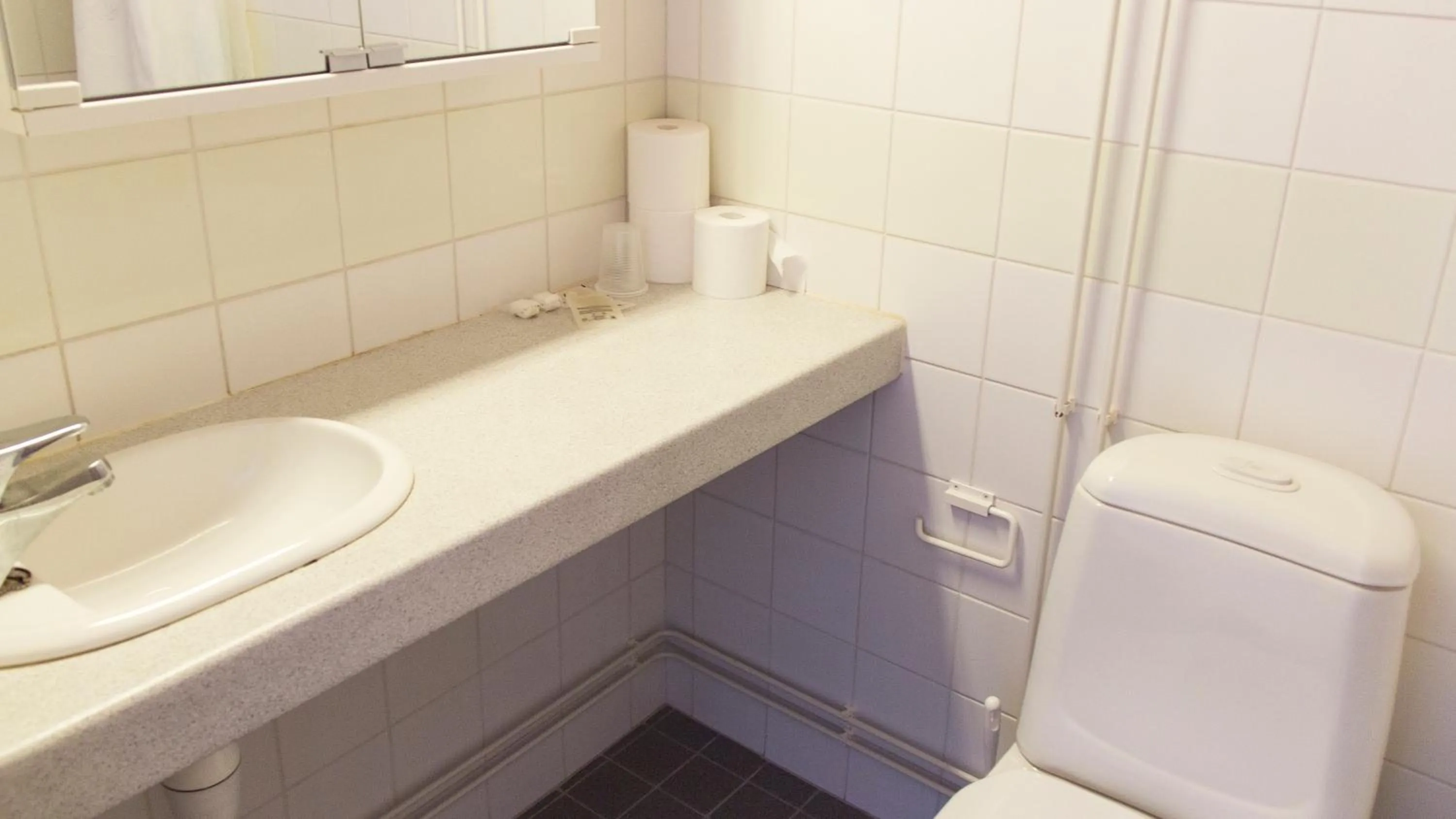 Bathroom in Summer Hotel Tähtelä, Alkio-opisto