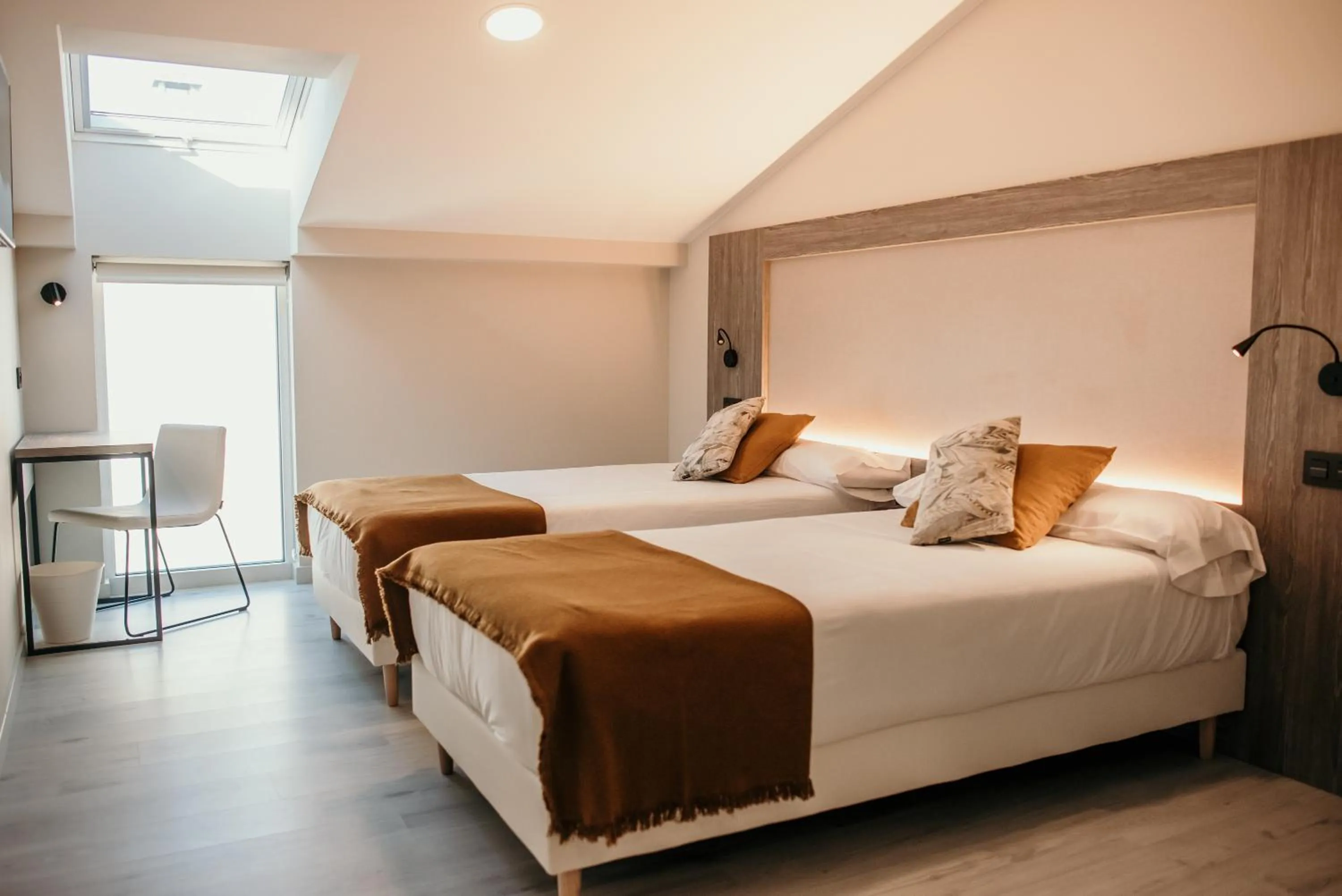 Photo of the whole room, Bed in Hotel Lux Melide