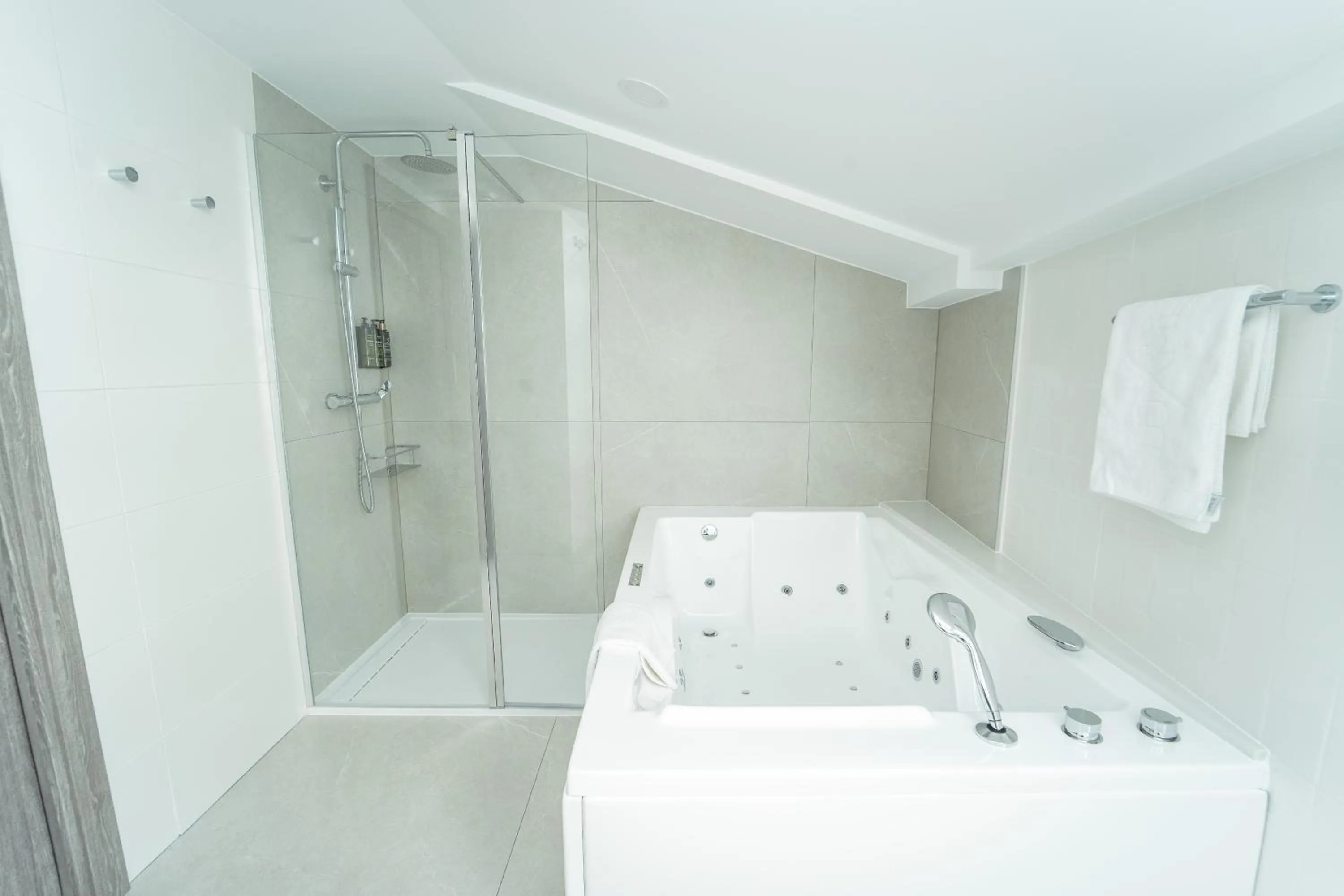 Shower in Hotel Lux Melide