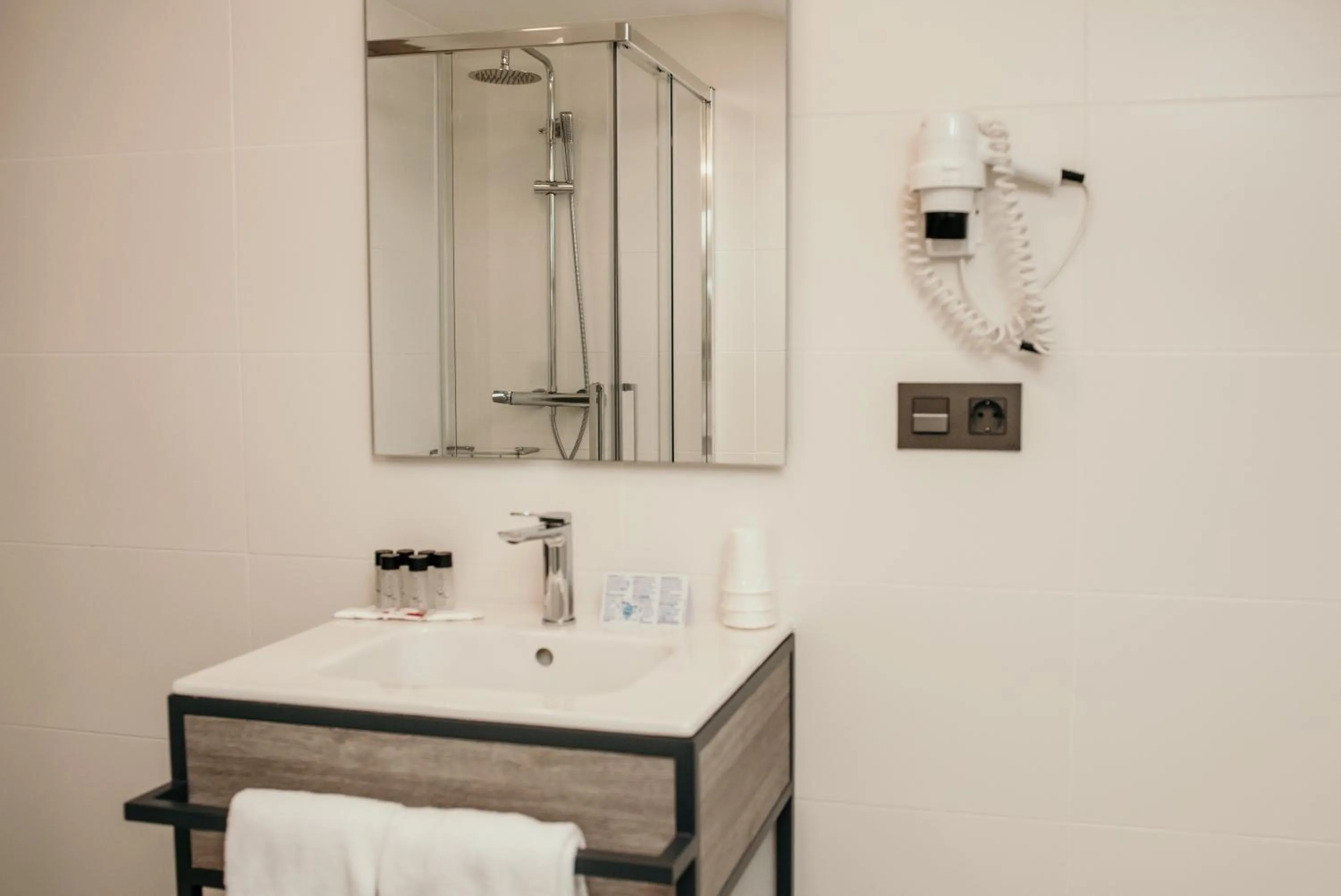 Bathroom in Hotel Lux Melide