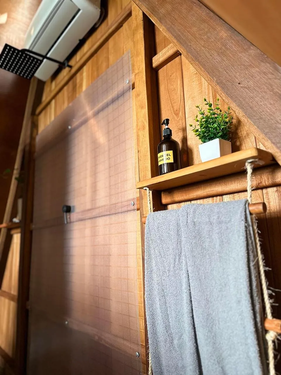 Shower in El Búho Lagoon Bacalar