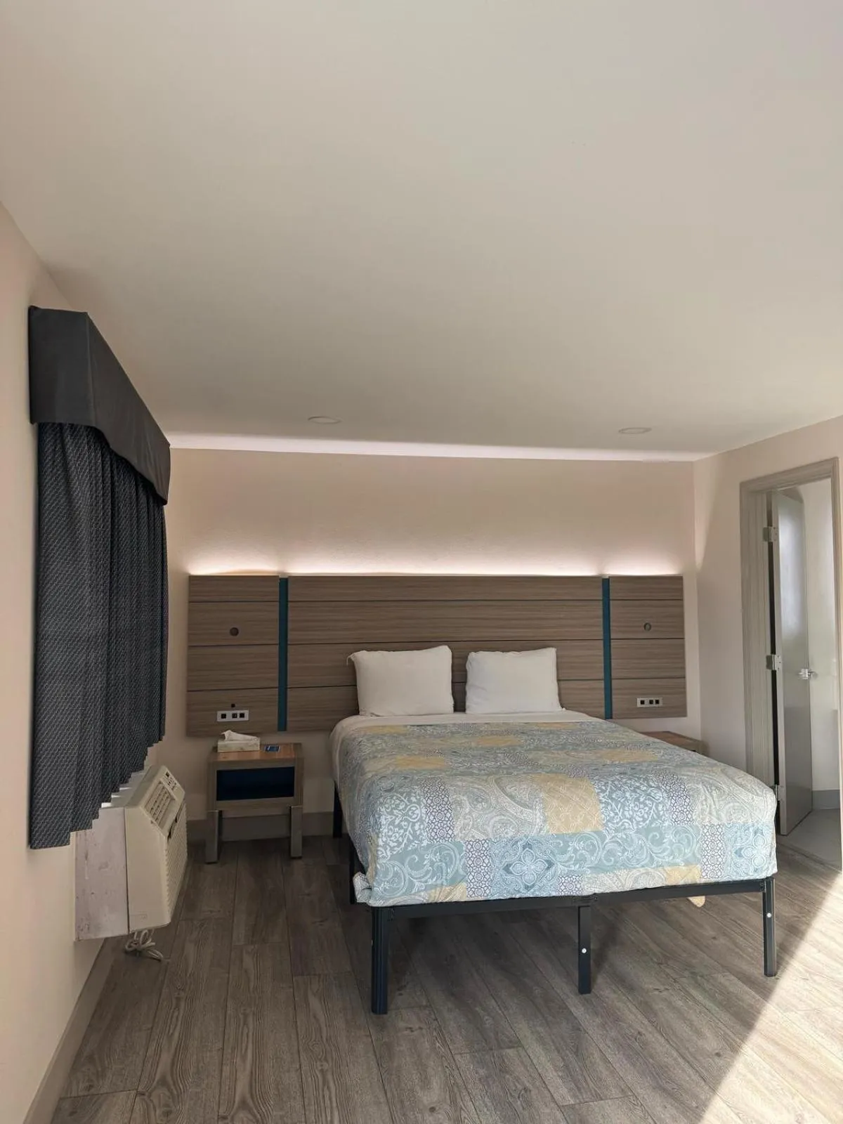 Bed in Rodeway Inn Ventura Midtown