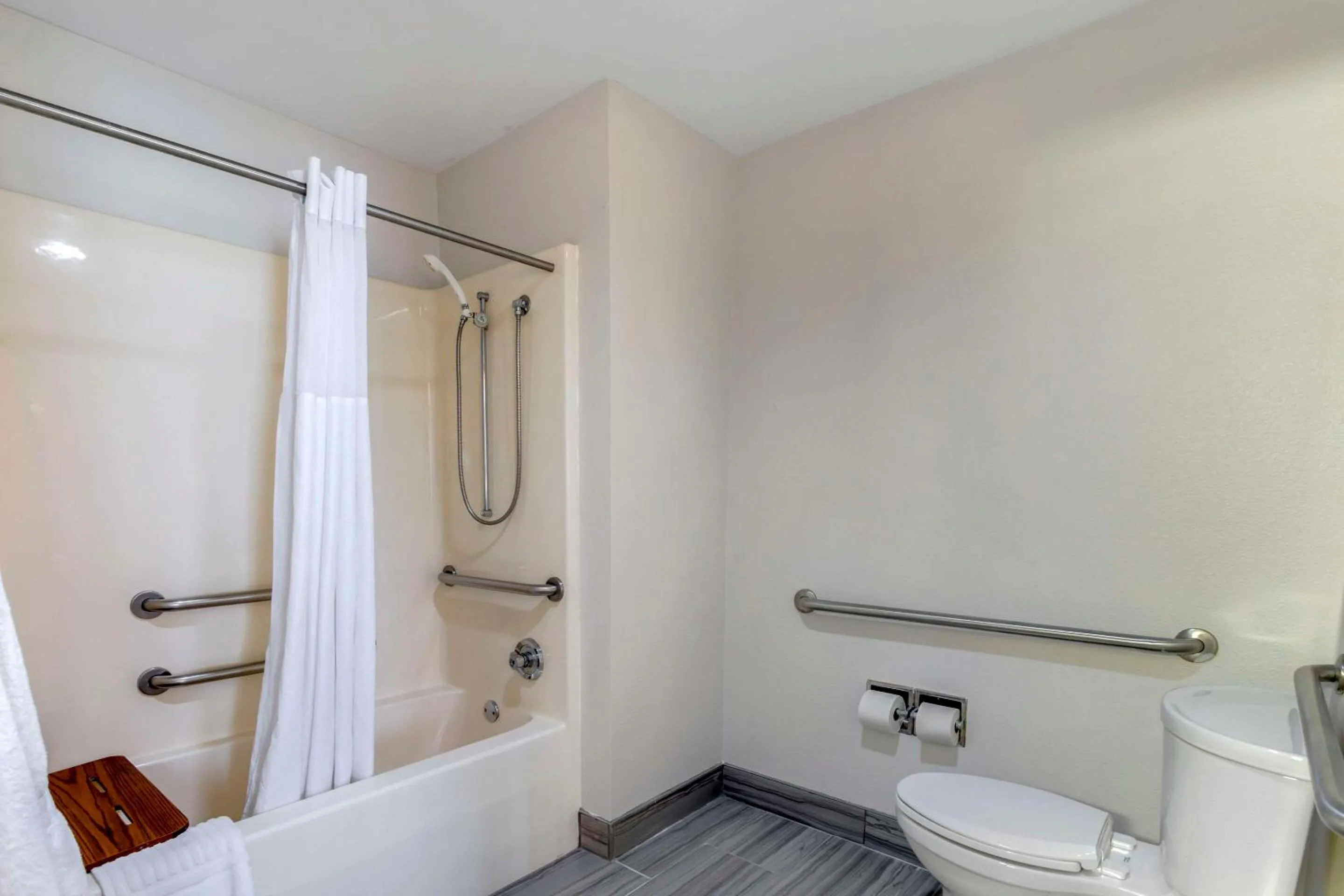 Bedroom in Comfort Inn & Suites Brentwood - Nashville