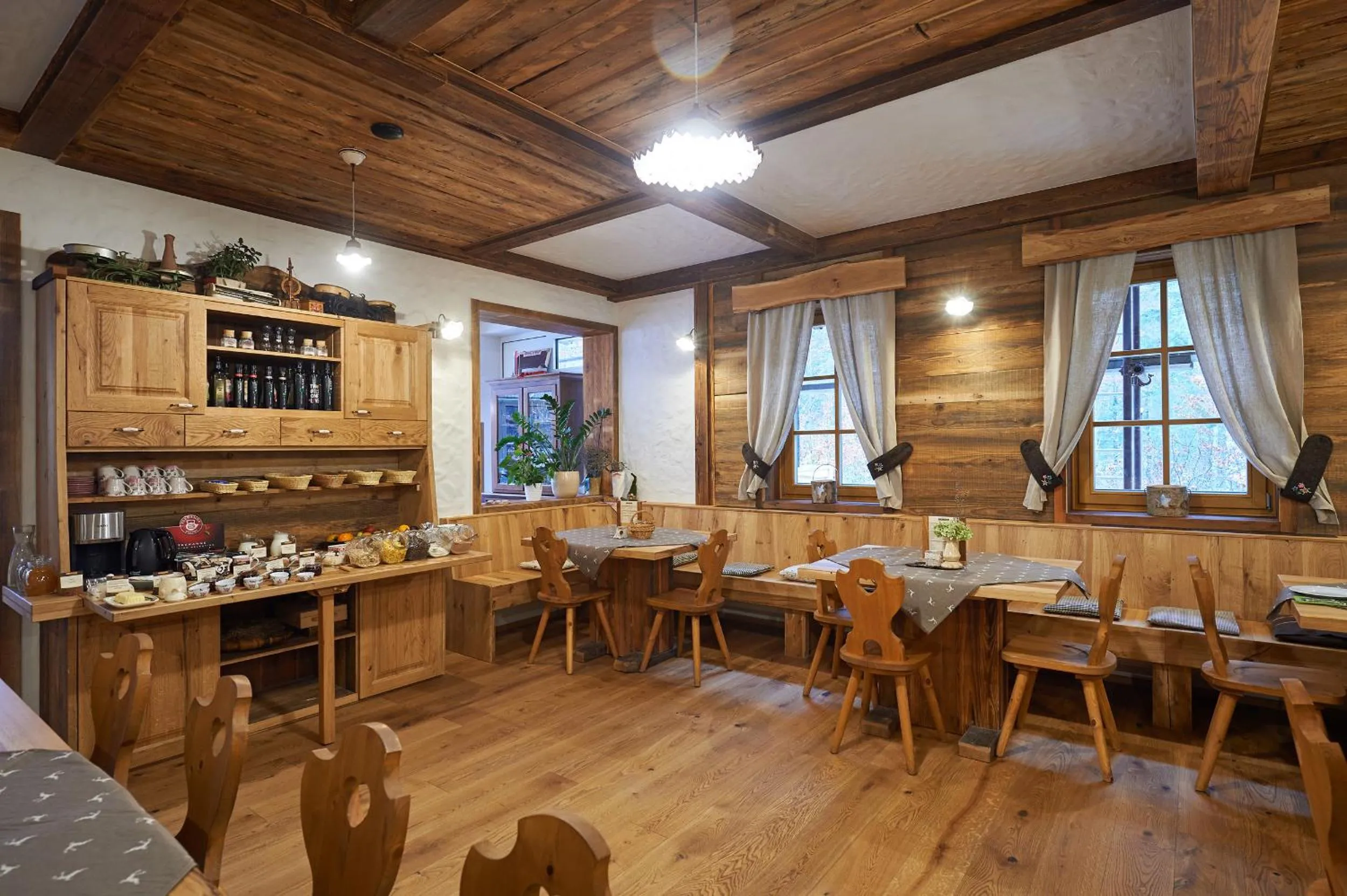 Restaurant/places to eat in Eko hiša-Eco House Na razpotju