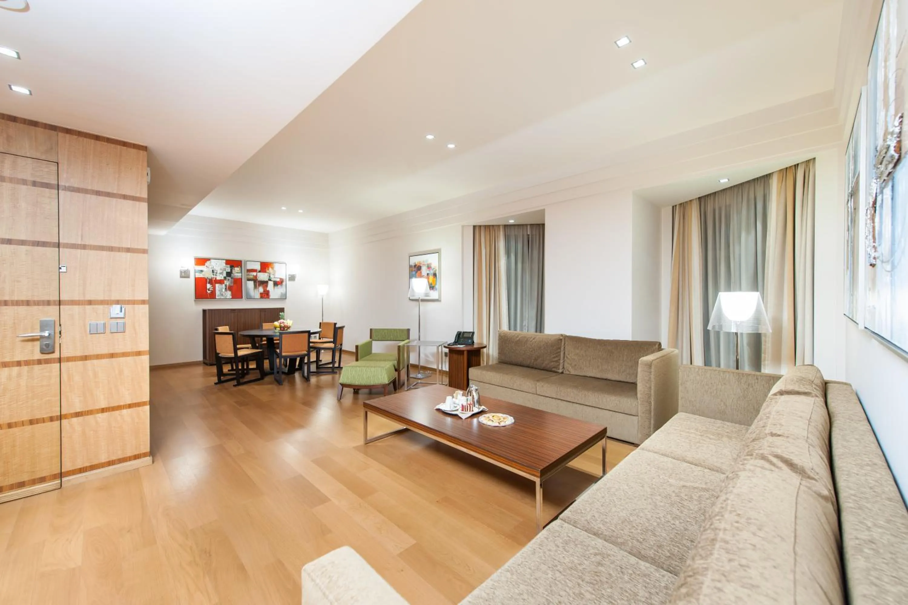 Photo of the whole room in InterContinental Al Khobar by IHG