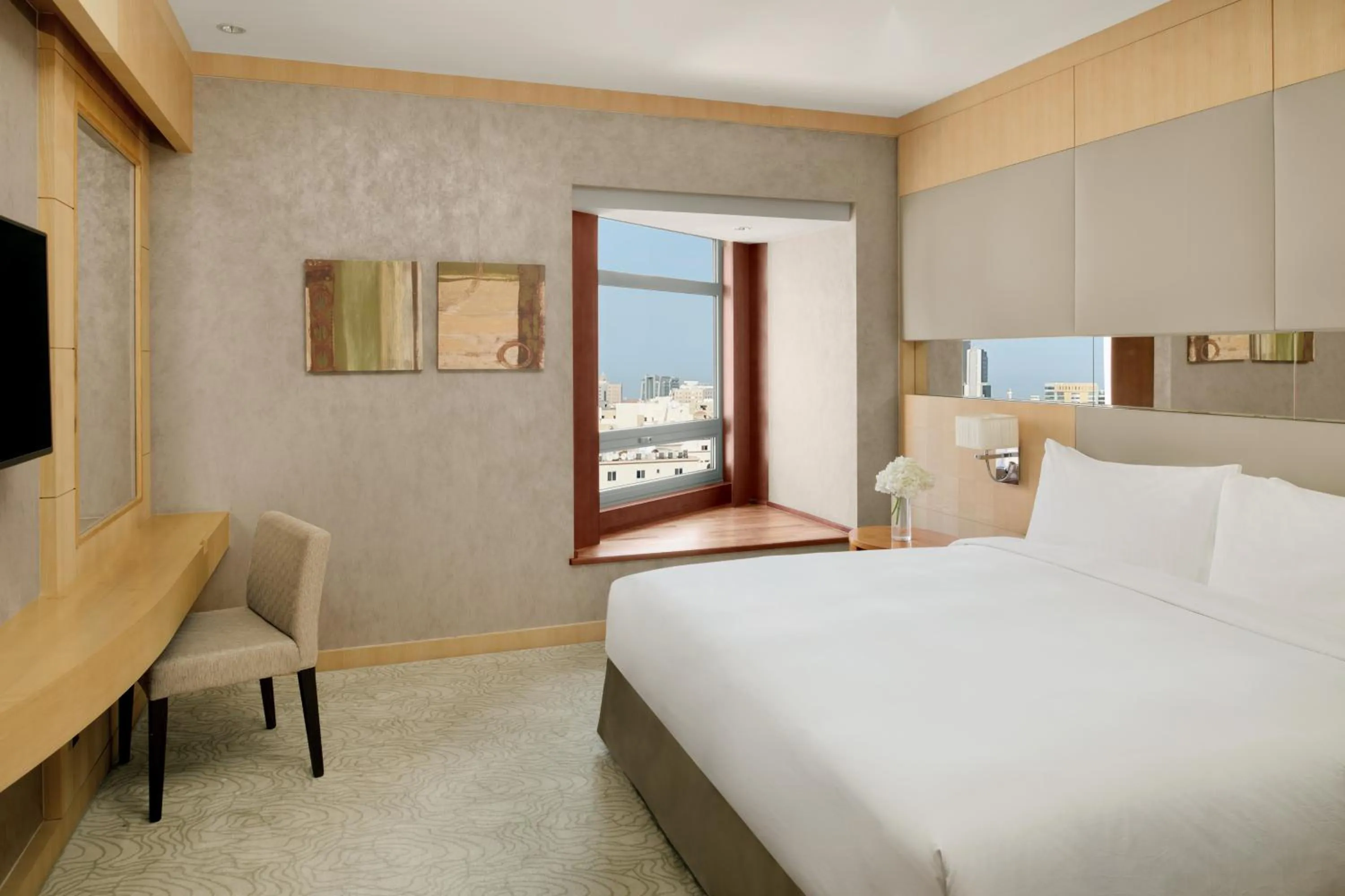 Photo of the whole room, Bed in InterContinental Al Khobar by IHG