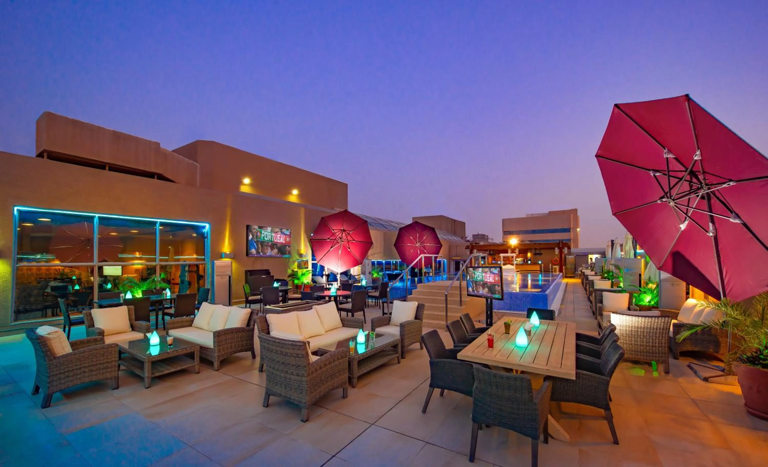 Lounge or bar in InterContinental Al Khobar by IHG