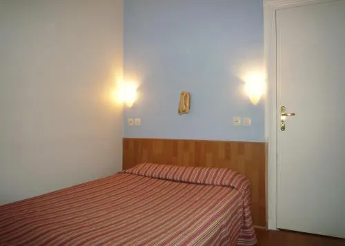 Photo of the whole room, Bed in Hôtel Du Brabant