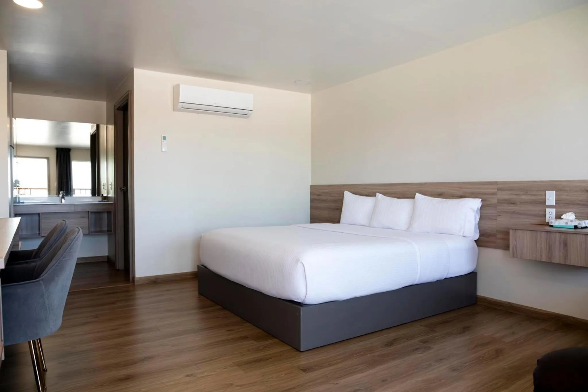 Bed in La Huerta Inn & Suites