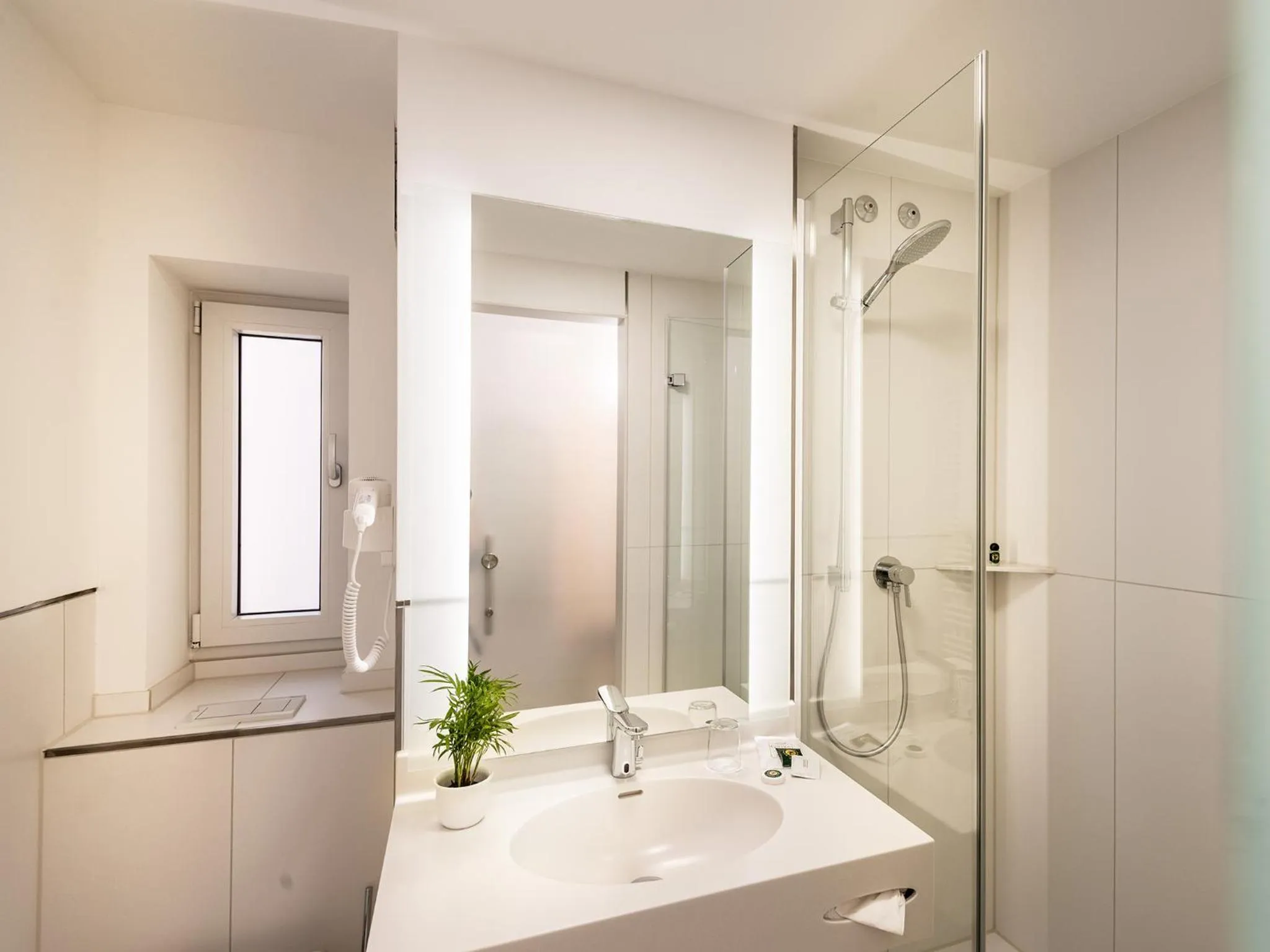 Shower in Hotel Palmenhof