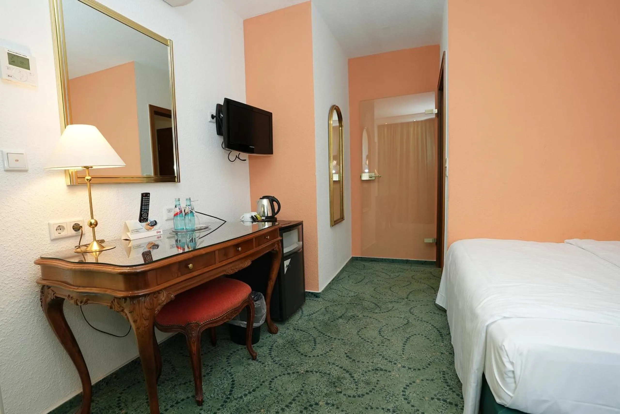 Photo of the whole room, Bed in Hotel Palmenhof