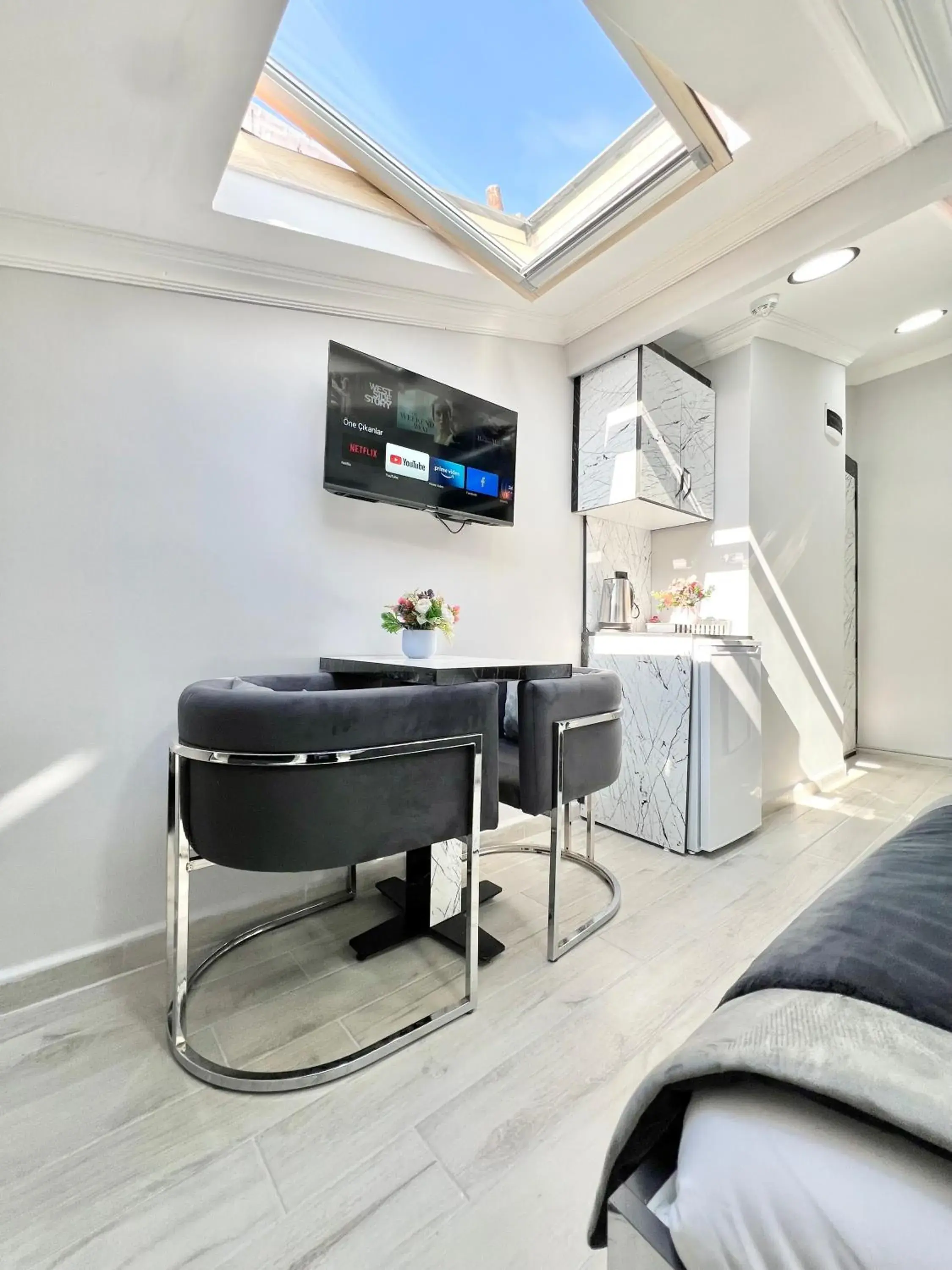 Twin Room in Taksim Larissa hotel suites Twin Room in Taksim Larissa hotel suites