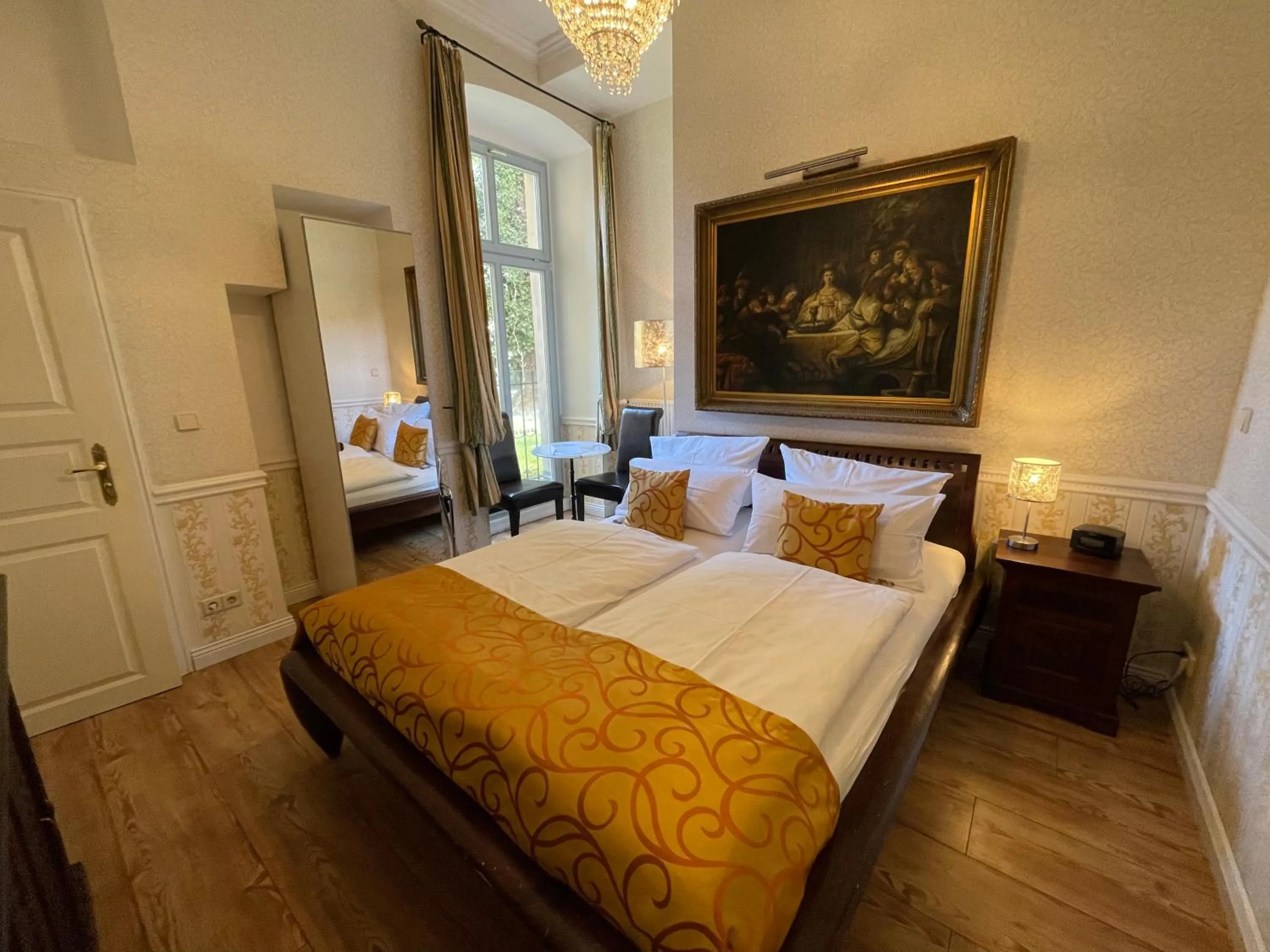 Bedroom, Bed in THE GATE GARDEN Hotel