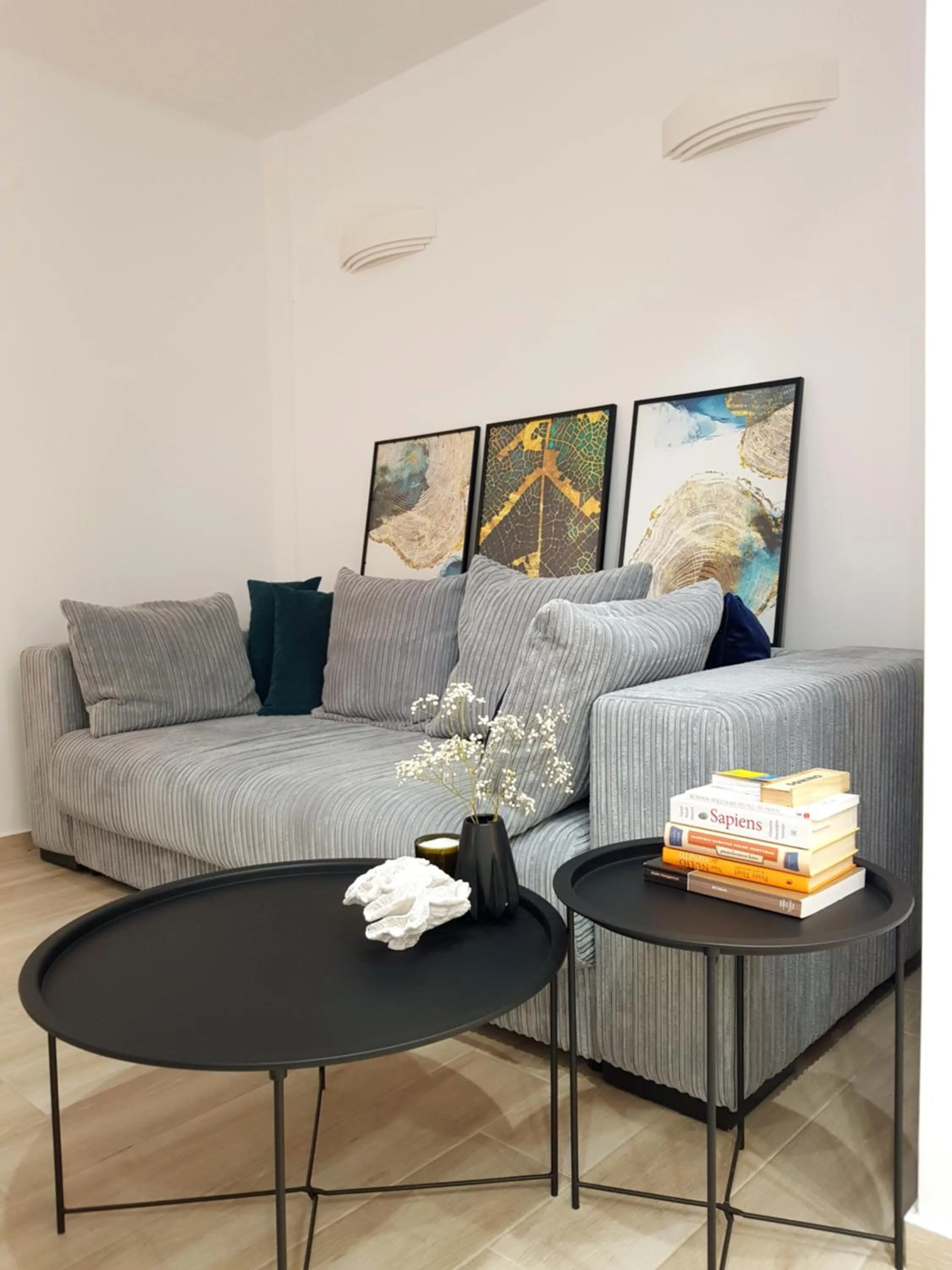 Living room in Ivory Lane City Center Luxury Suite