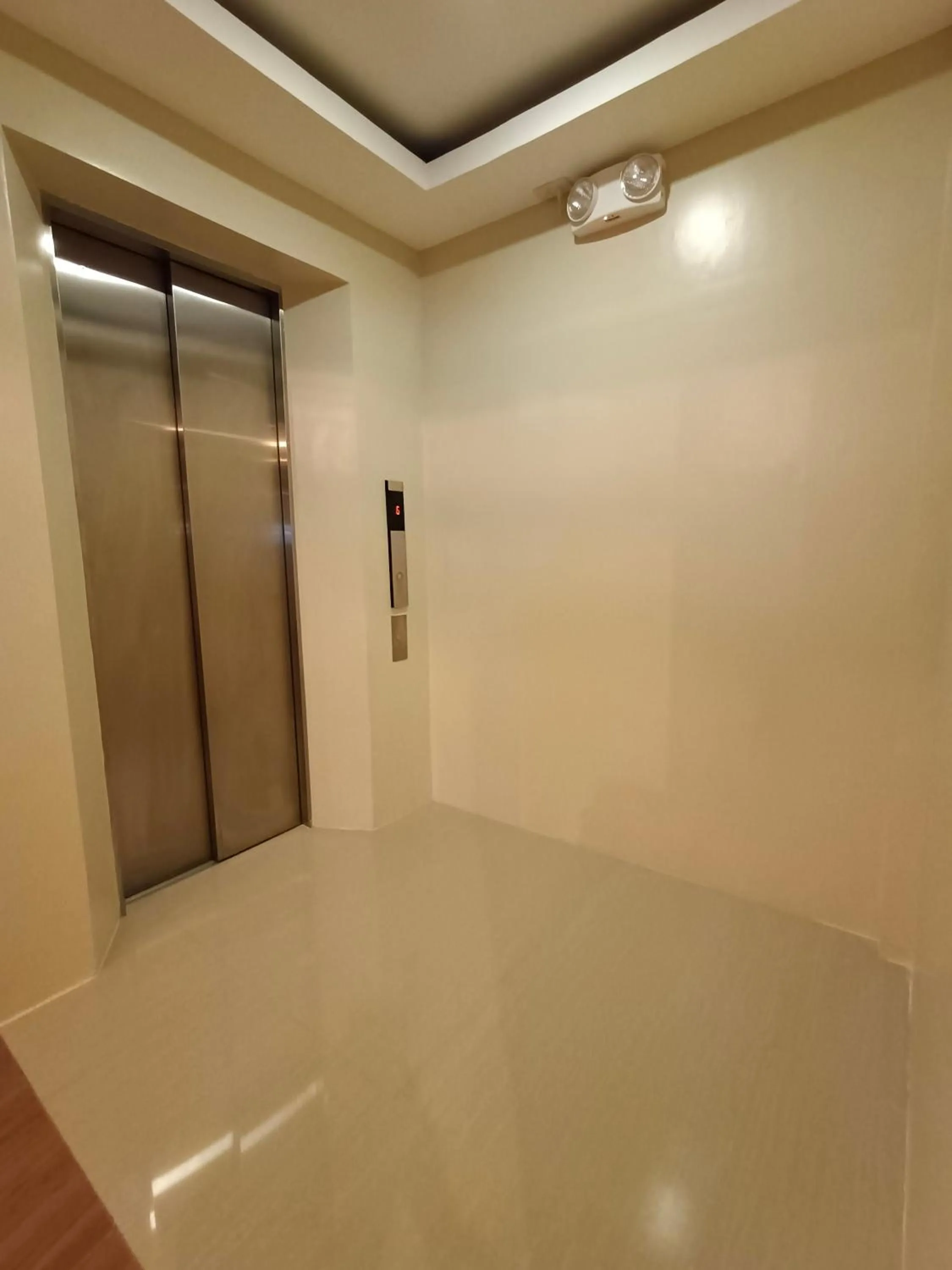 elevator in Beaver Hotel