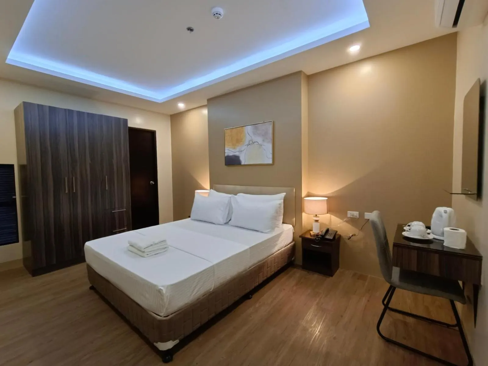 Photo of the whole room in Beaver Hotel