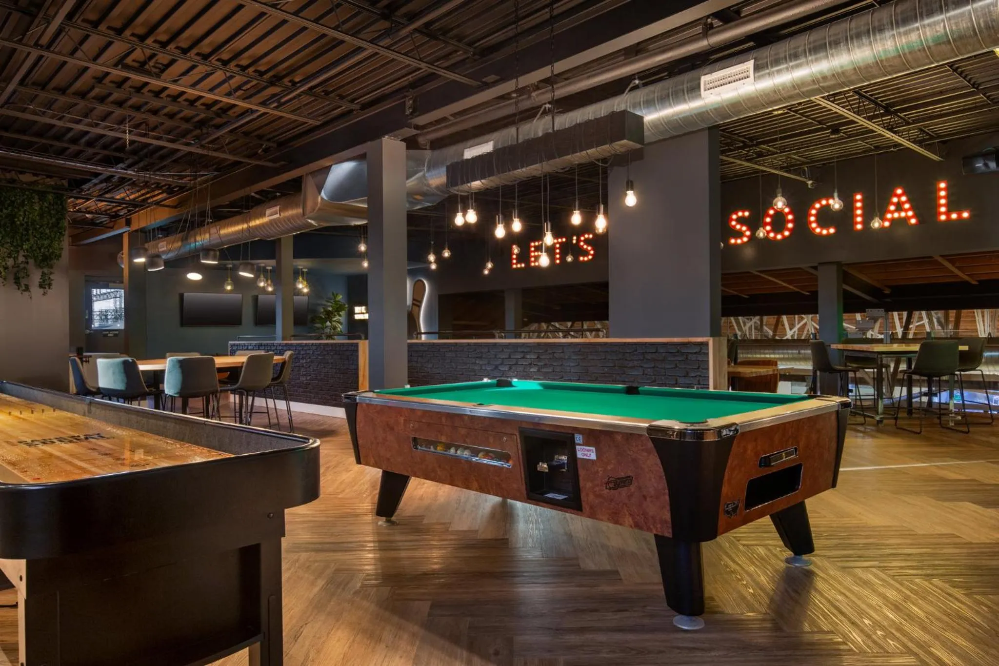 Lounge or bar in Holiday Inn Hotel & Suites St.Catharines-Niagara by IHG