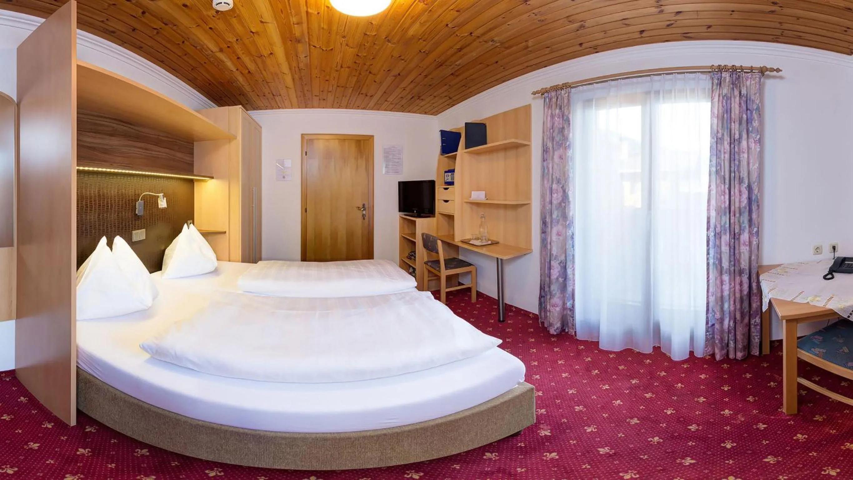 Bedroom, Bed in Hotel-Pension Egger
